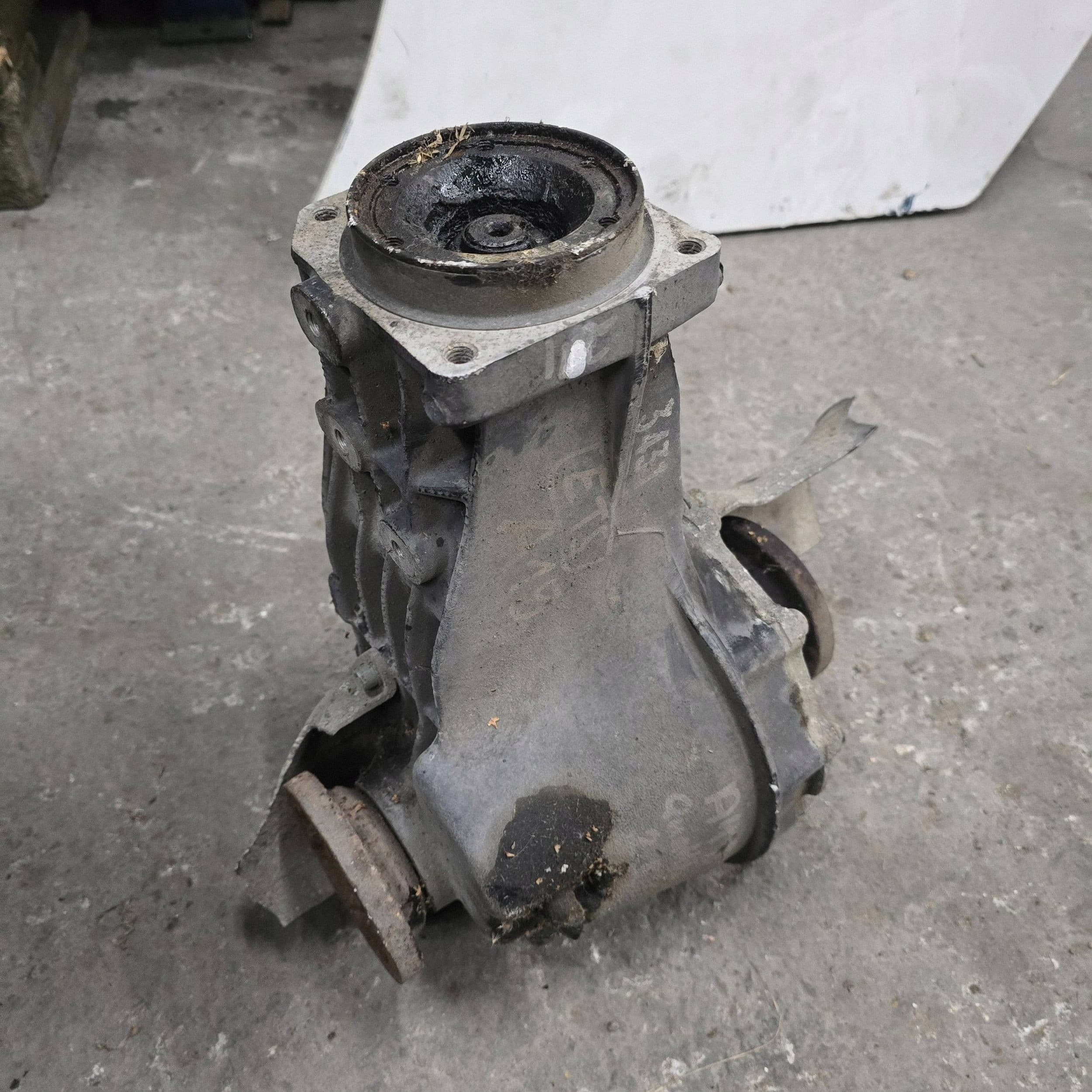 Diferencial trasero Audi A4 S4 B6 8E 8H 01R525131C usado 5