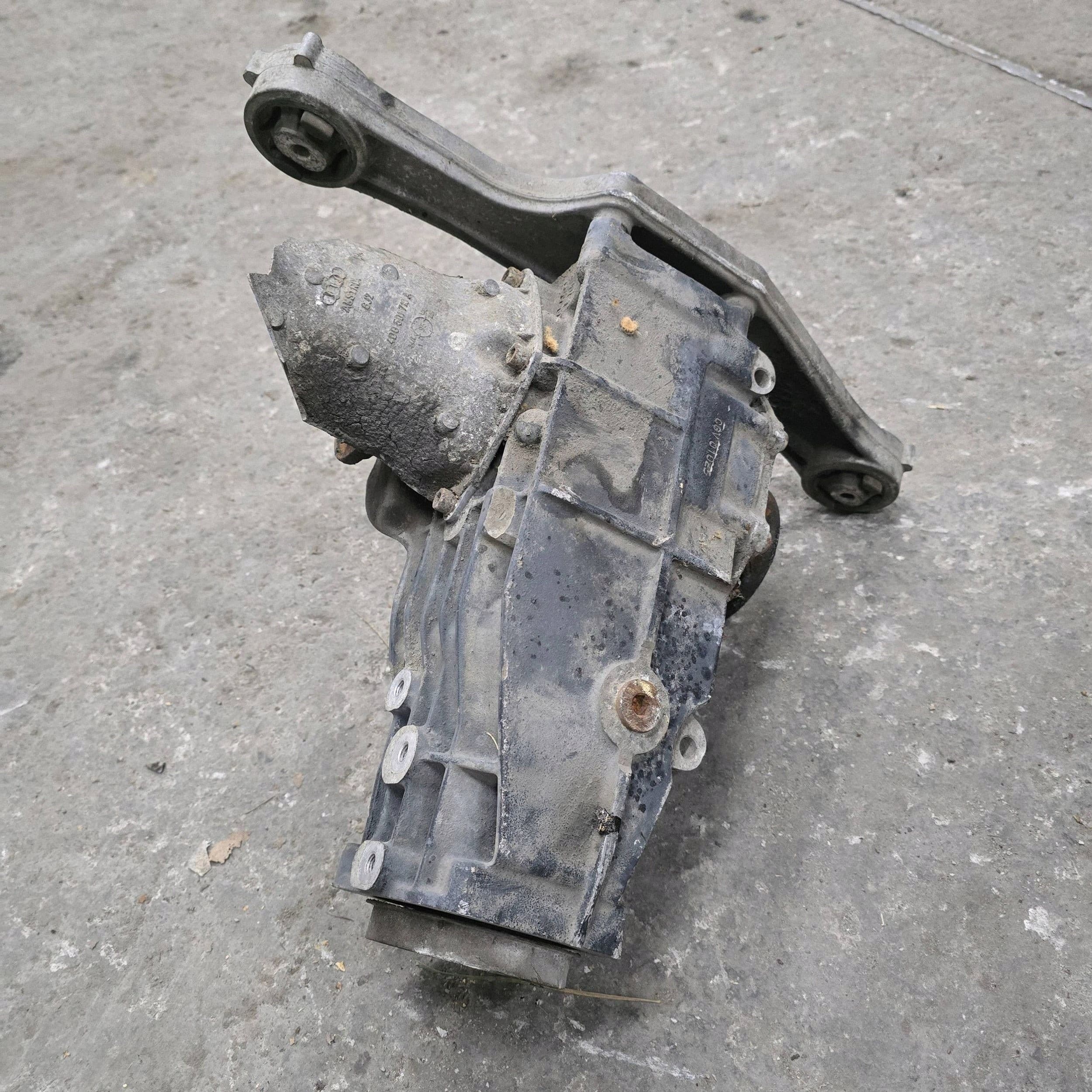 Diferencial trasero Audi A8 S8 D2 4D 4D0501719A usado 4