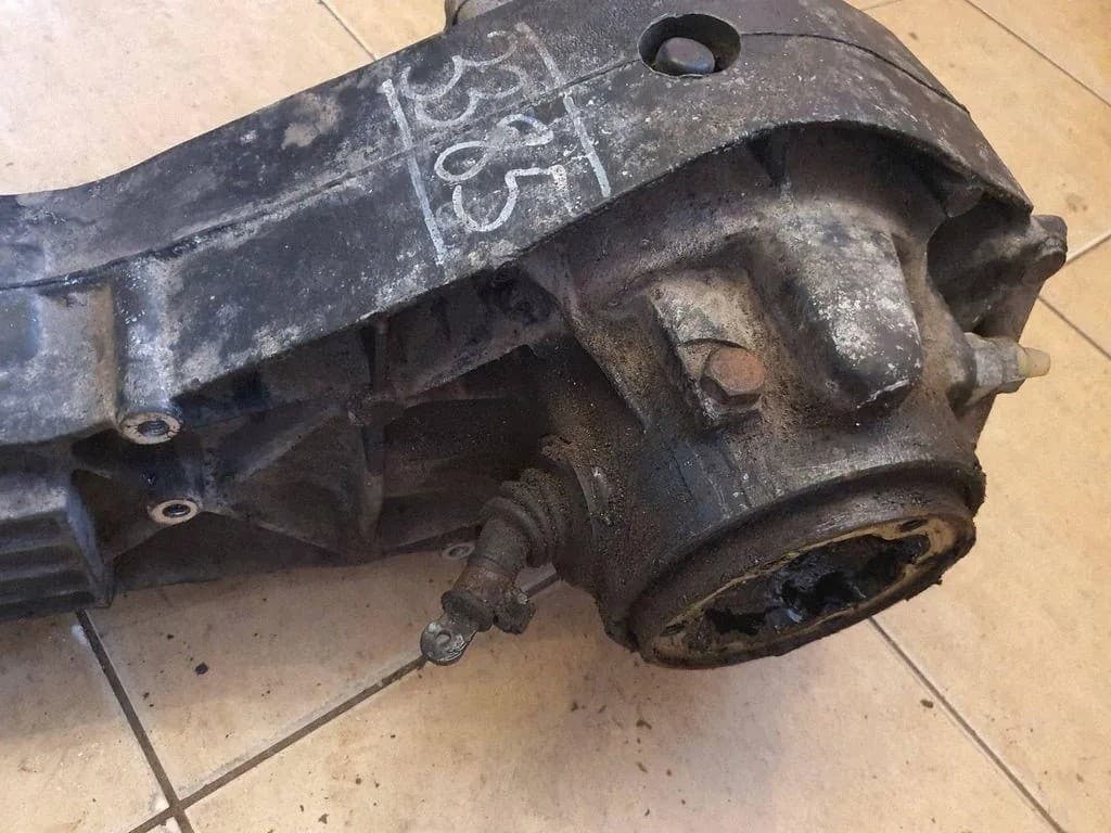 Reductor trasero Audi A6 Avant (4A, C4) AAT24053 1996 usado 5