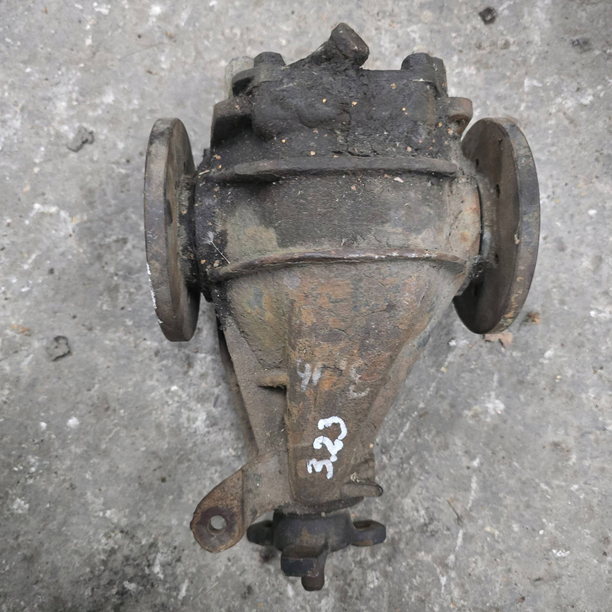 Diferencial trasero Mercedes-Benz 190 W201 2013510908 3.23 usado