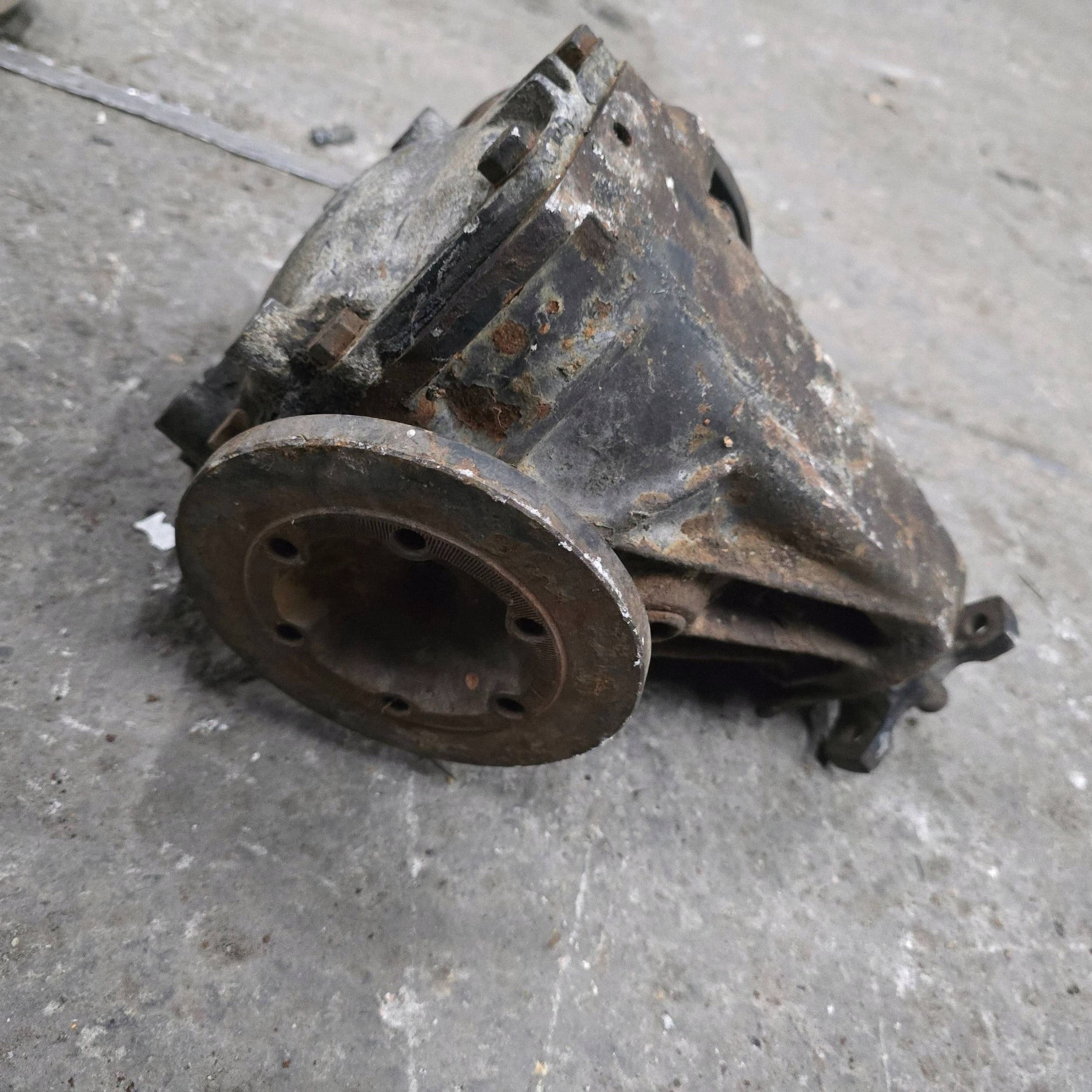Diferencial trasero Mercedes-Benz 190 W201 2013510908 3.23 usado 4