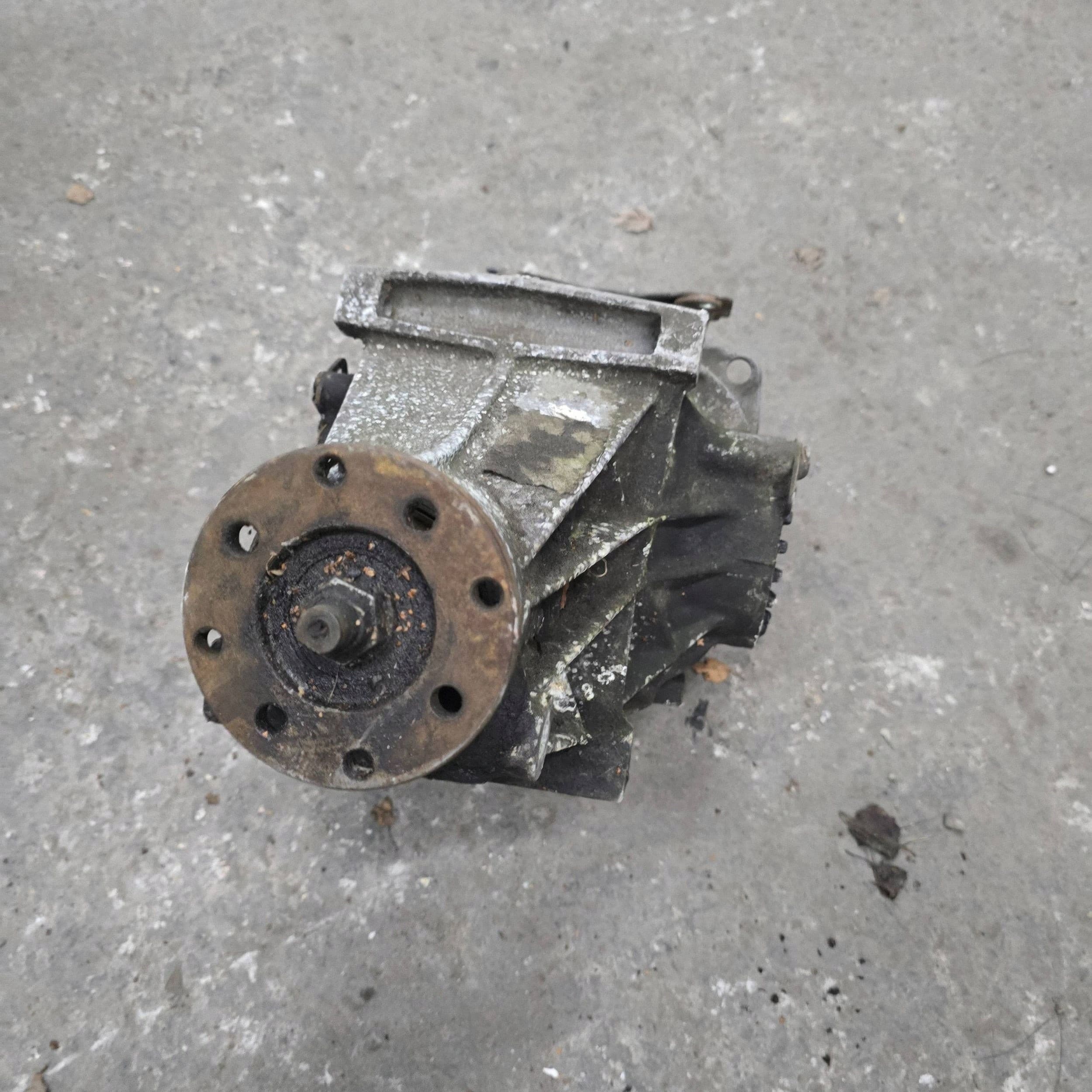 Diferencial trasero Ford Sierra 83BG4025BE 3.62 usado 2