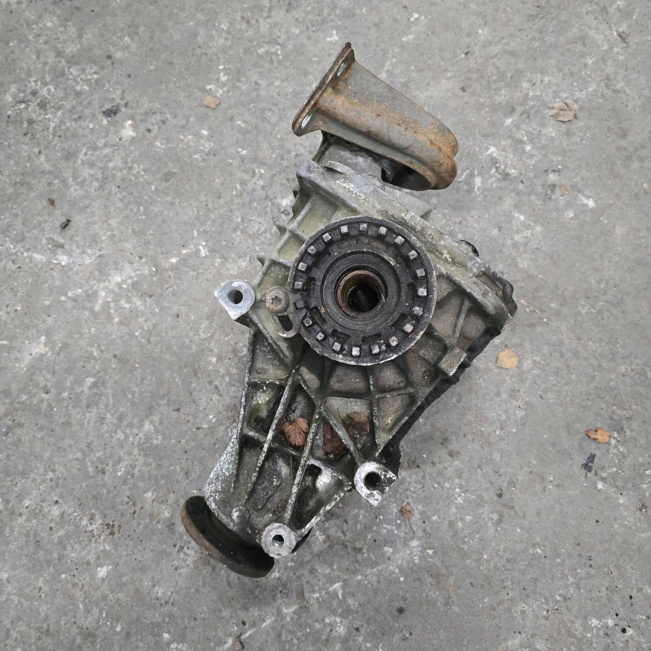 Diferencial trasero Ford Sierra 83BG4025BE 3.62 usado 3