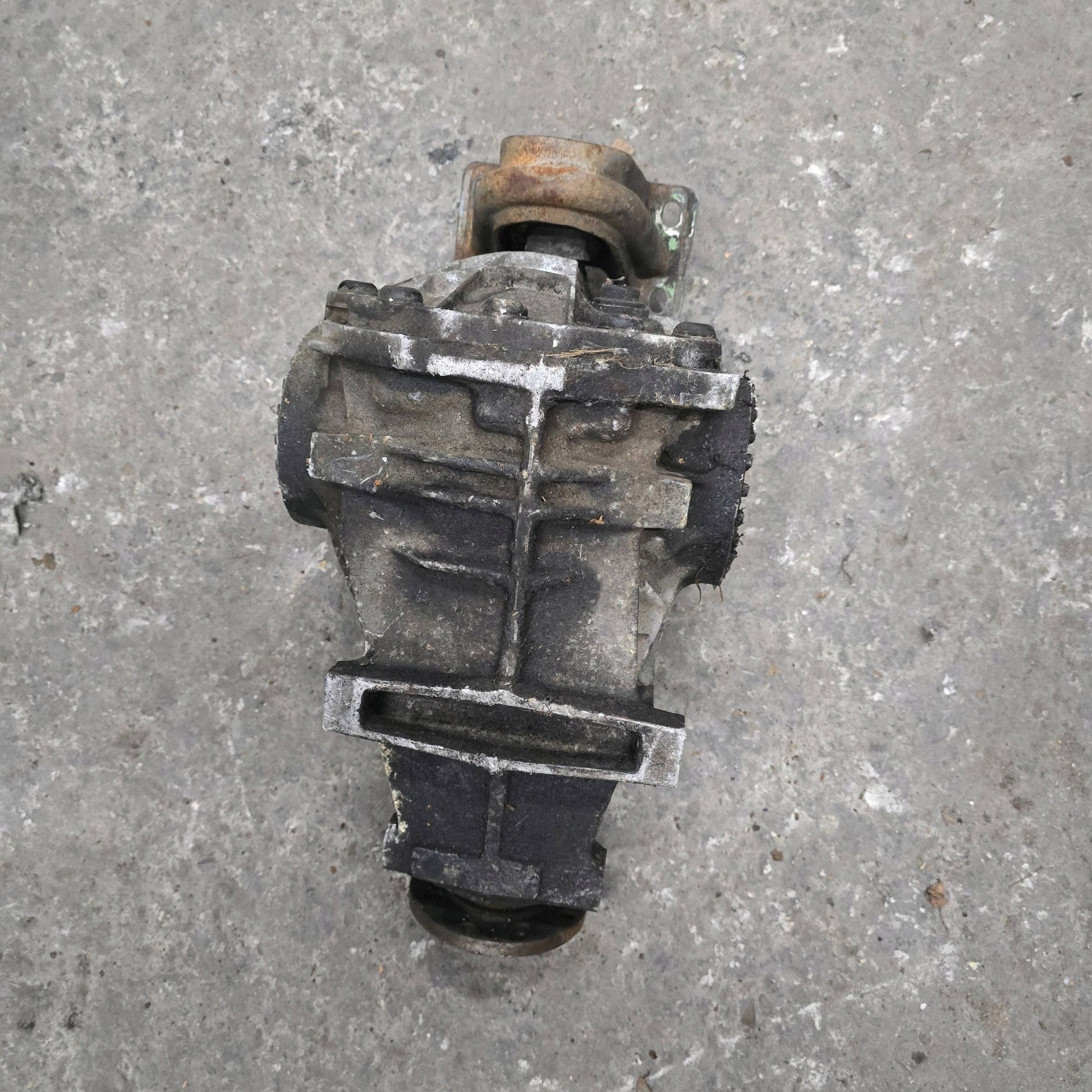 Diferencial trasero Ford Sierra 83BG4025BE 3.62 usado 4