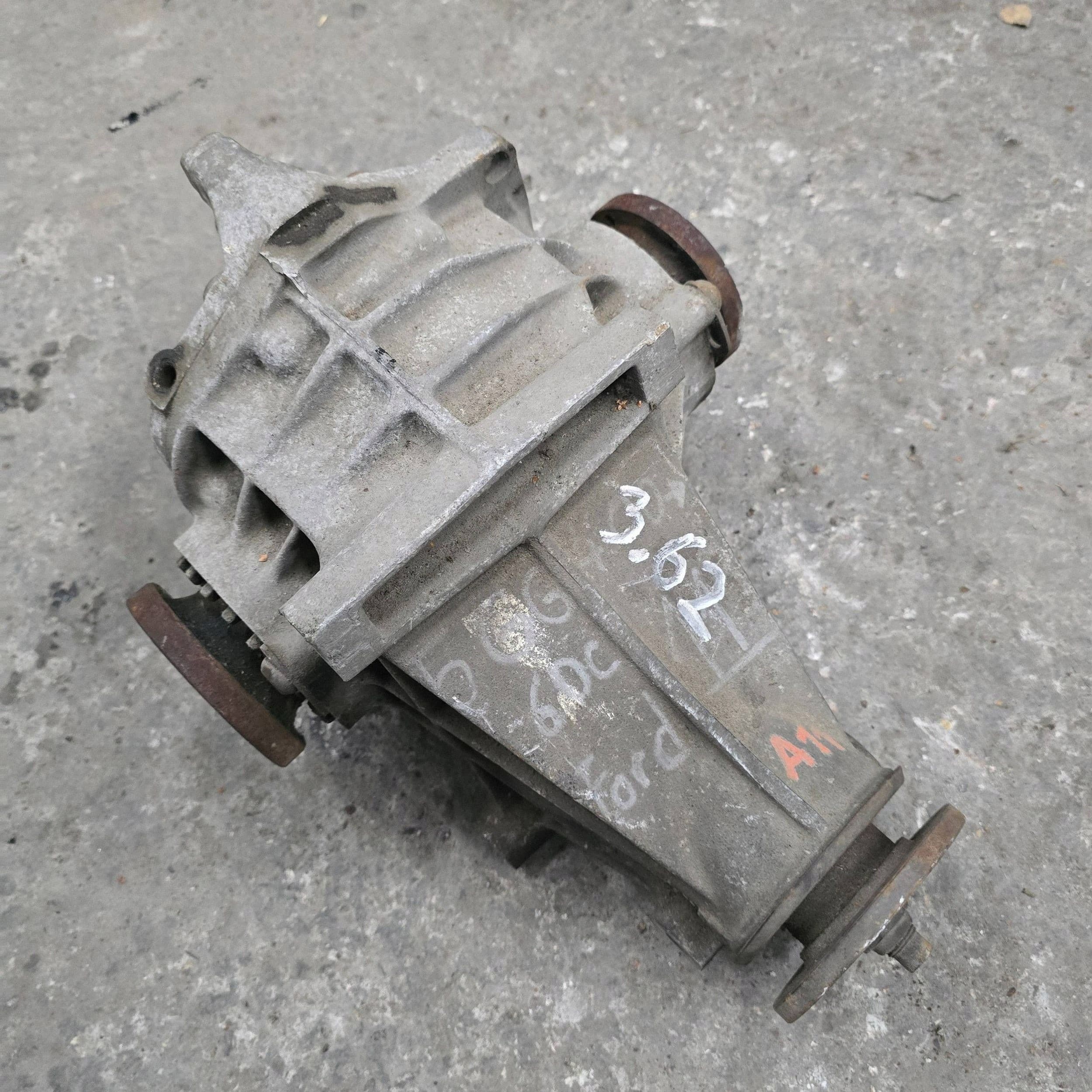 Diferencial trasero Ford Sierra 83BG4025BE 3.62 usado