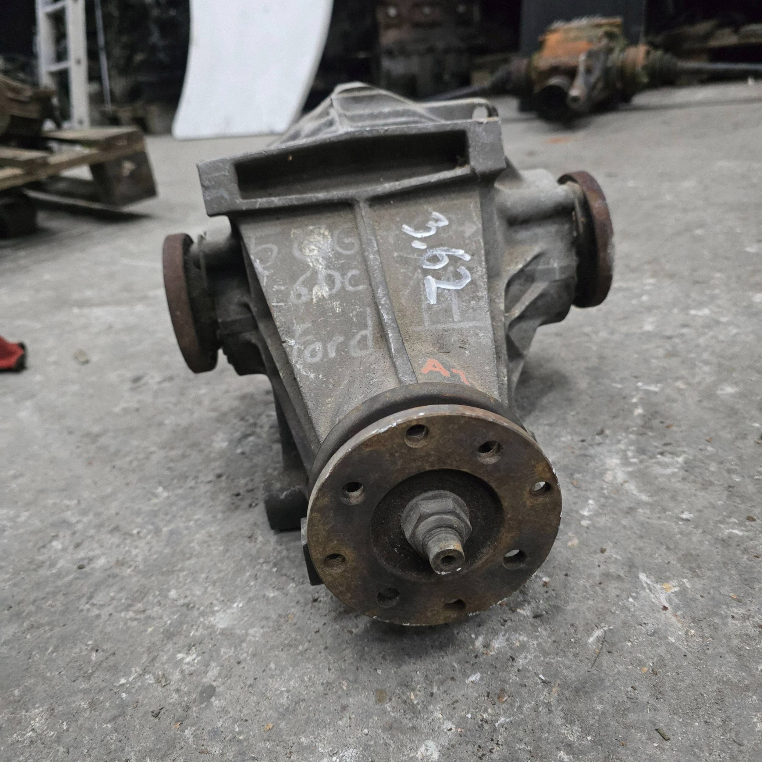 Diferencial trasero Ford Sierra 83BG4025BE 3.62 usado 3