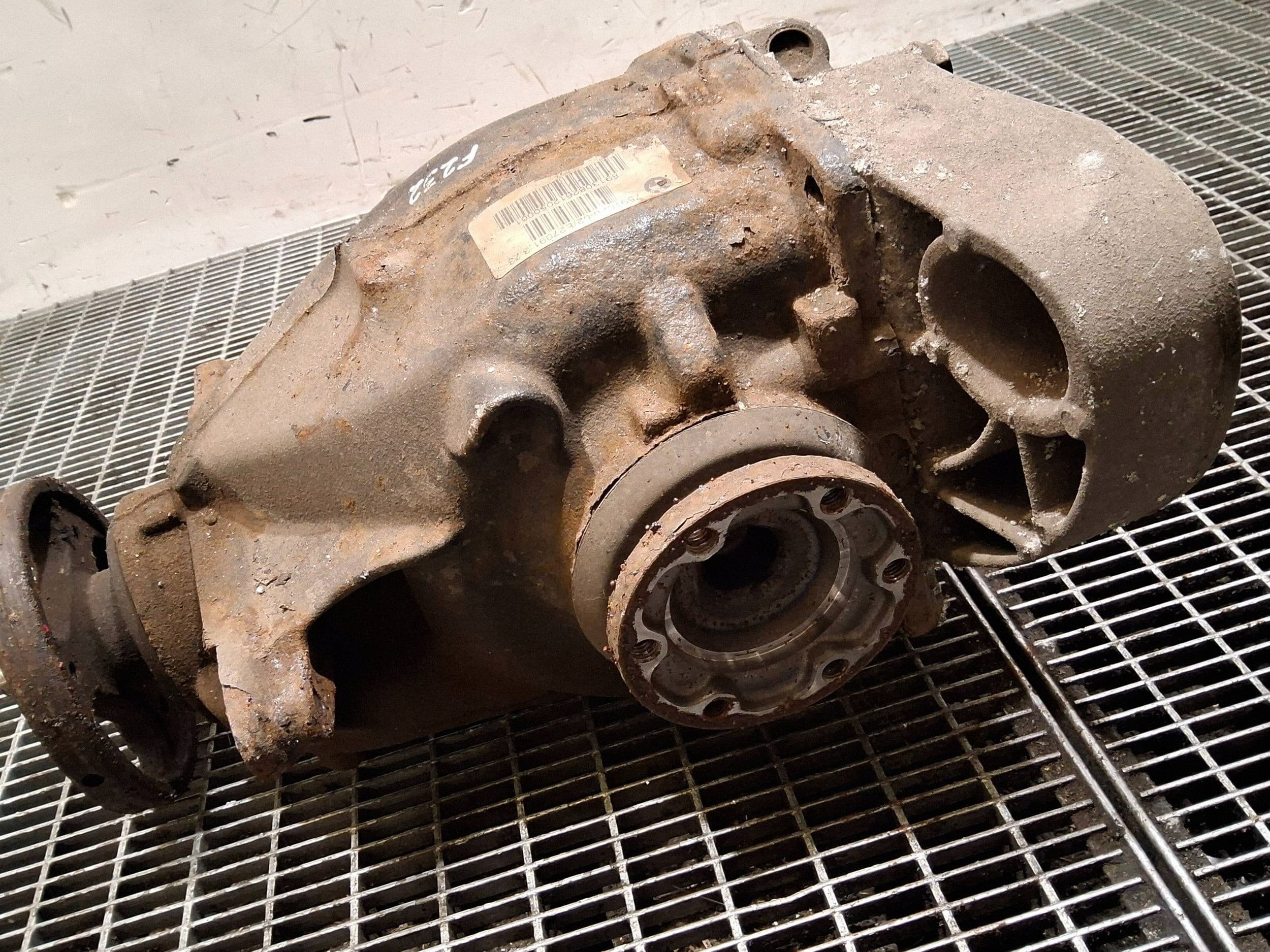 Diferencial trasero BMW Serie 1 E82 E88 7591020 usado 5