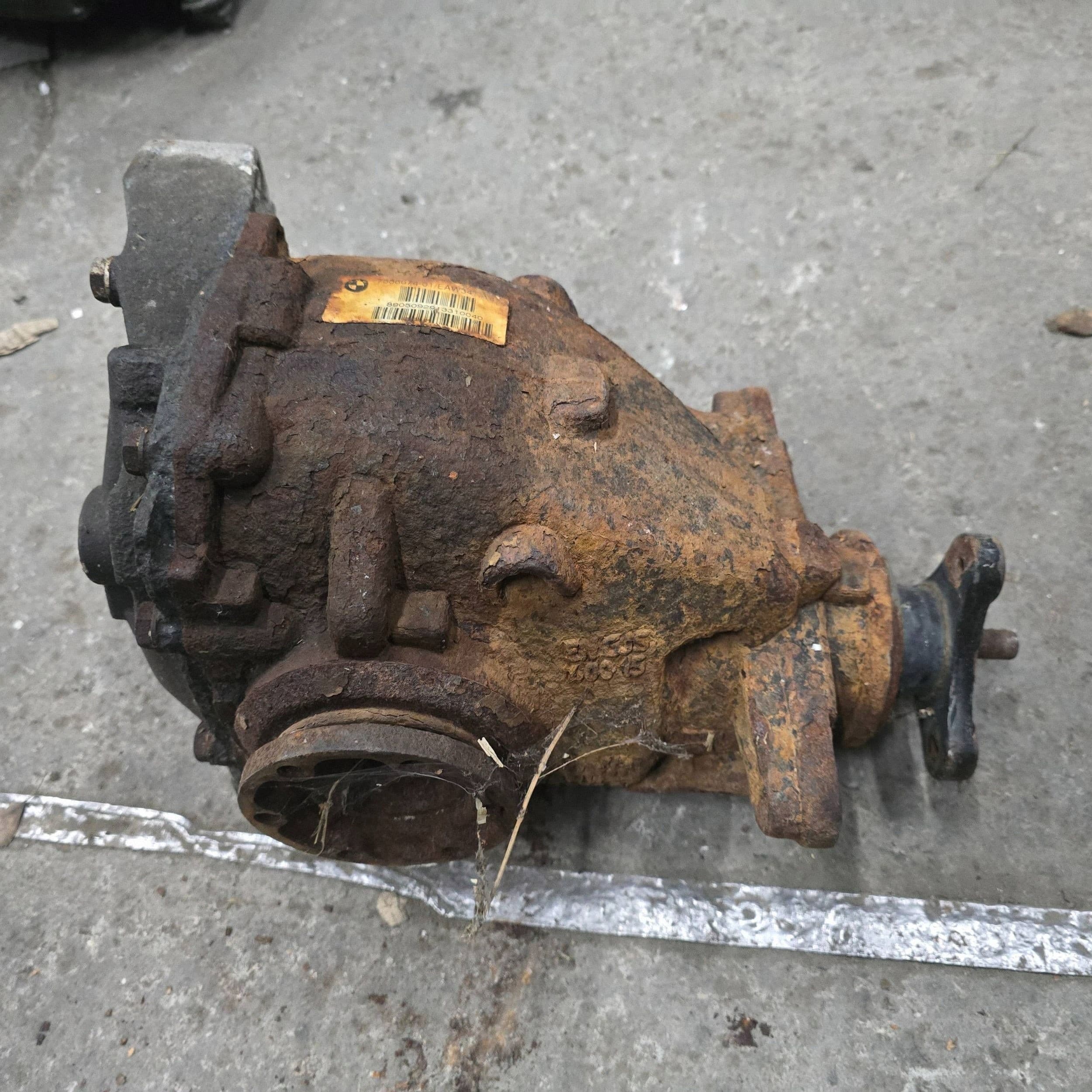 Diferencial trasero BMW 3 E90 E91 7556674 2.47 usado 2