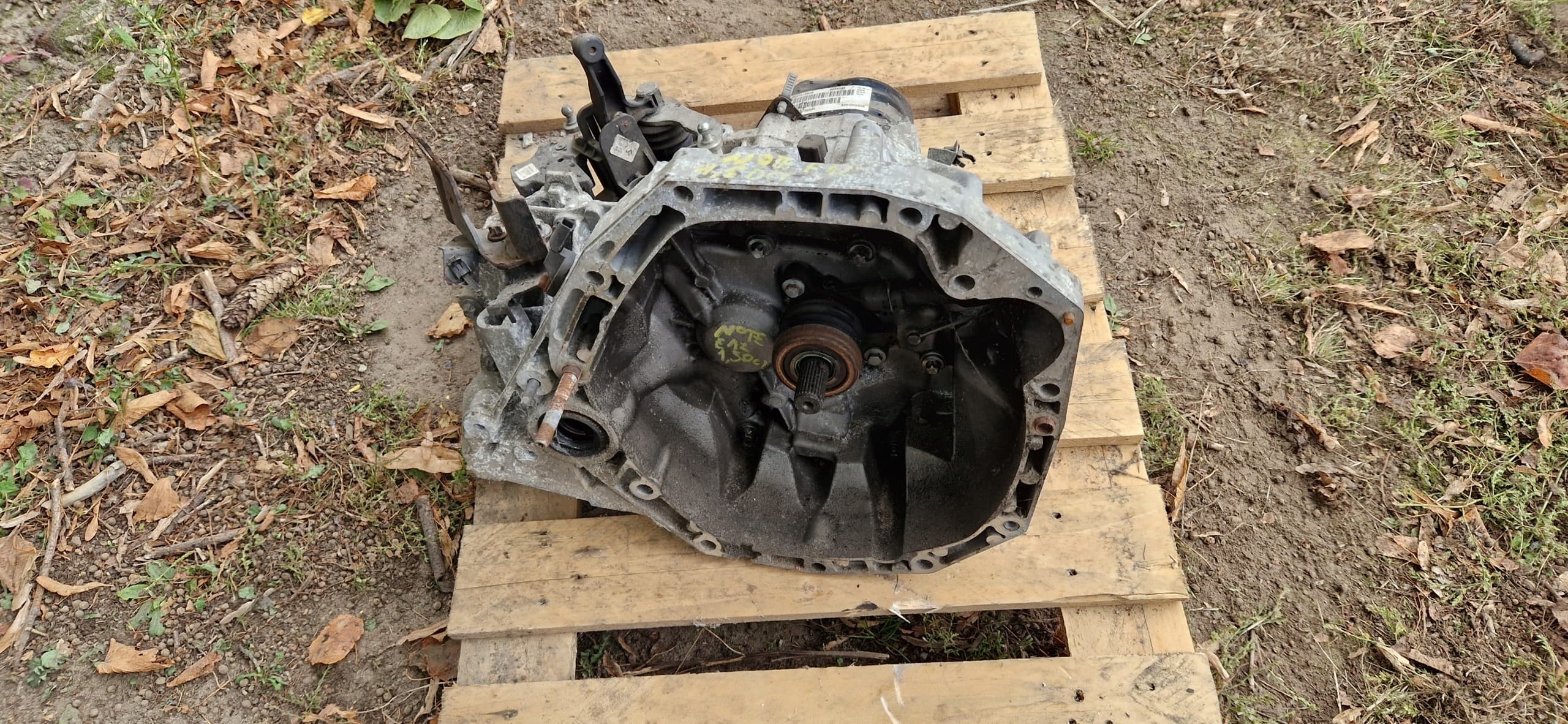Transmisión manual Nissan Note E12 1,5 DCI económica usado 2