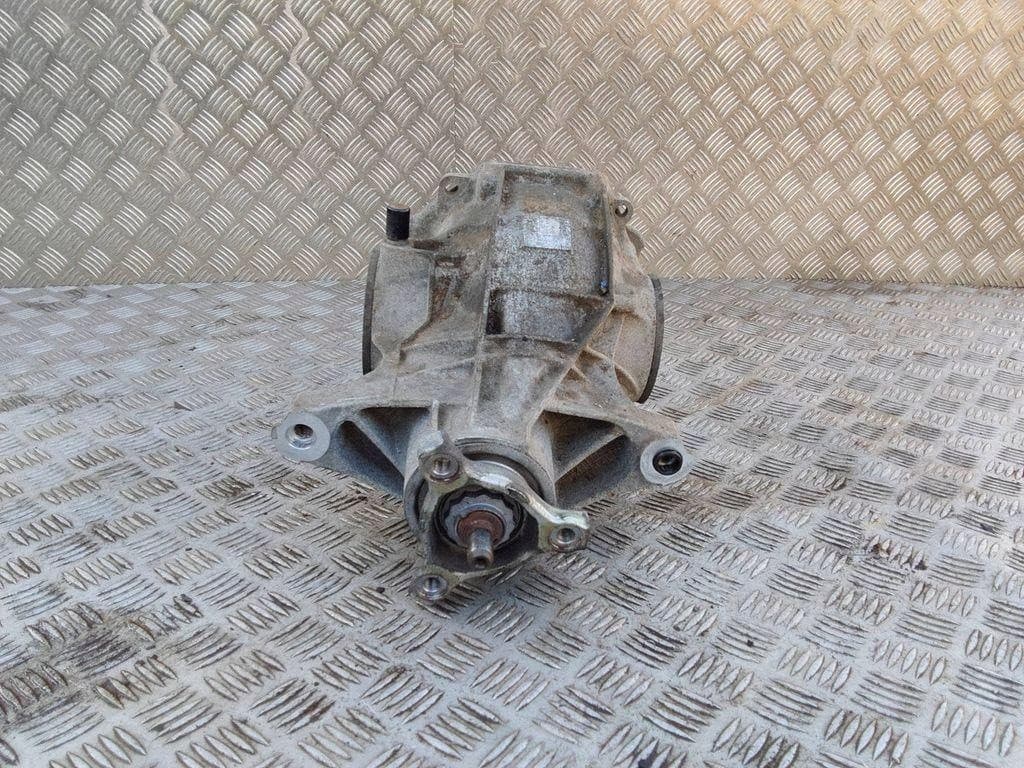Reductor trasero Mercedes-Benz 2063509203 2.0L gasolina 2025 usado 2