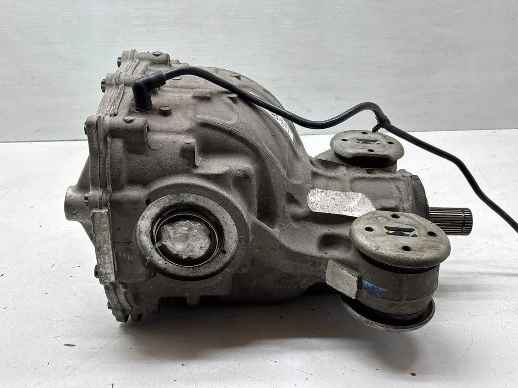 Reductor trasero Ford Usa L1MW4000LC 3.3L híbrido 210kW 2021 usado 2