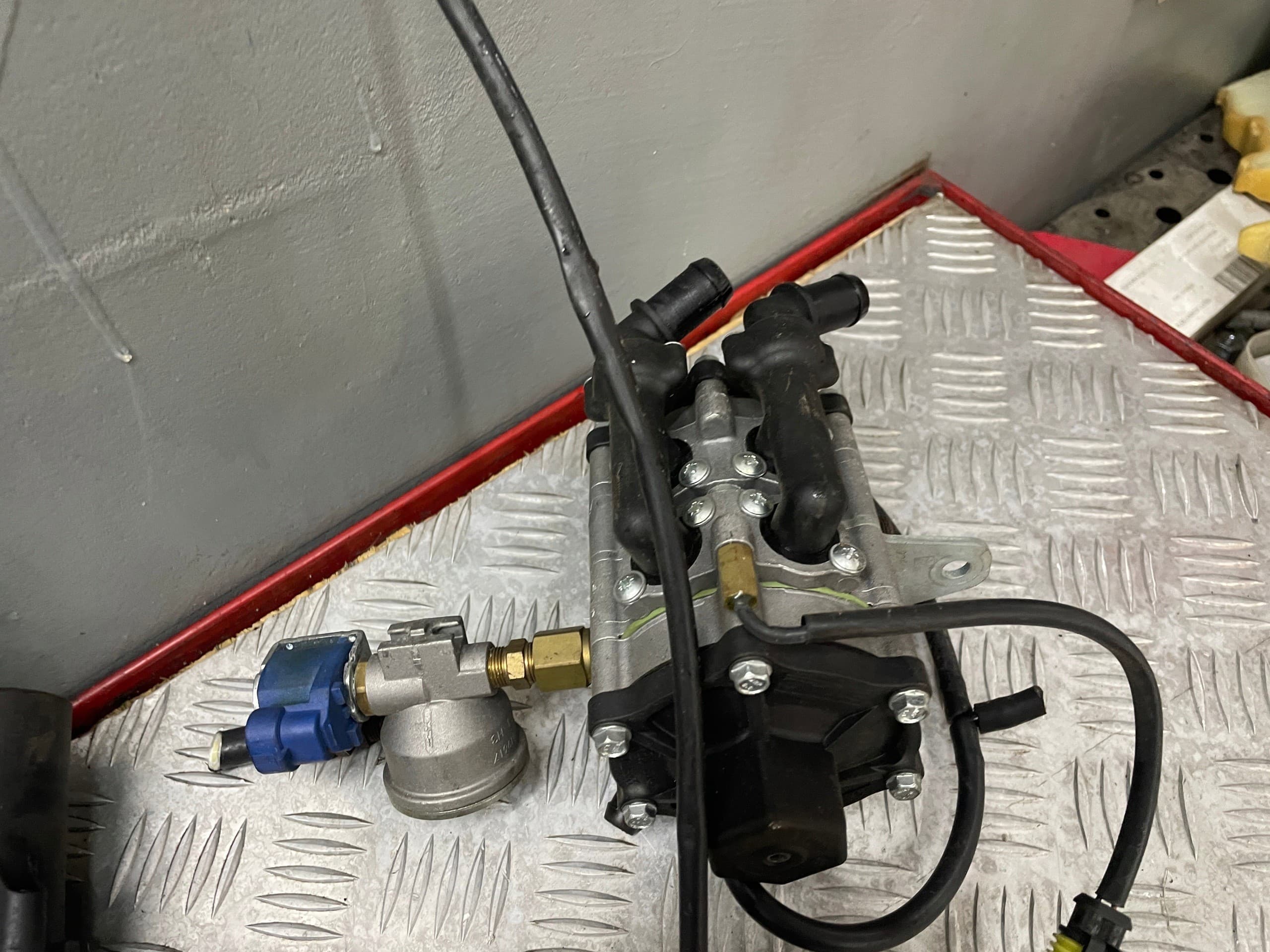 Juego de Instalación de Glp V8 Stag-300-8 Qmax Basic E65 usado 9