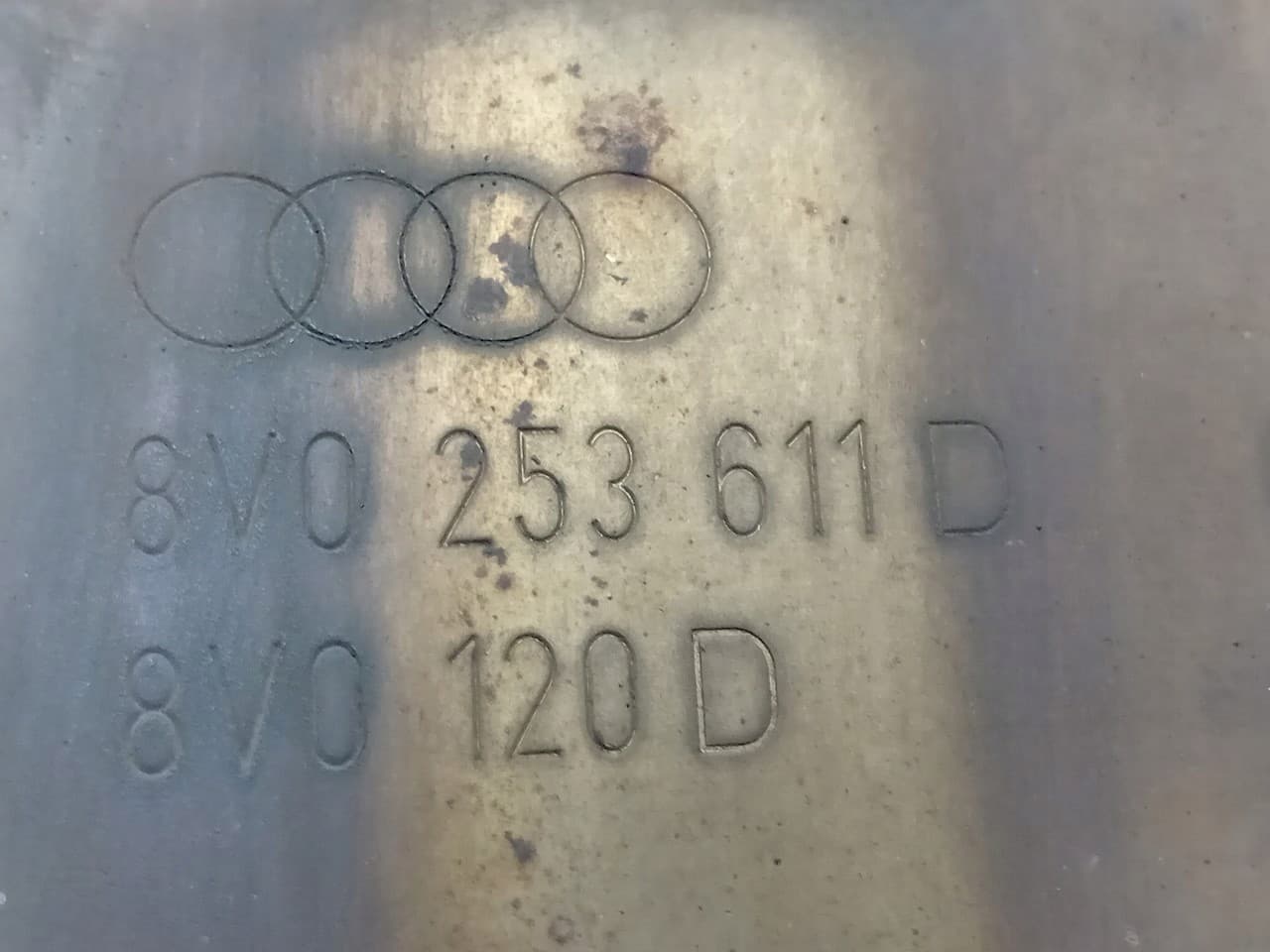 Audi RS Q3 F3B 2019 - presente Escape 8V0253611D Dnwa usado 7