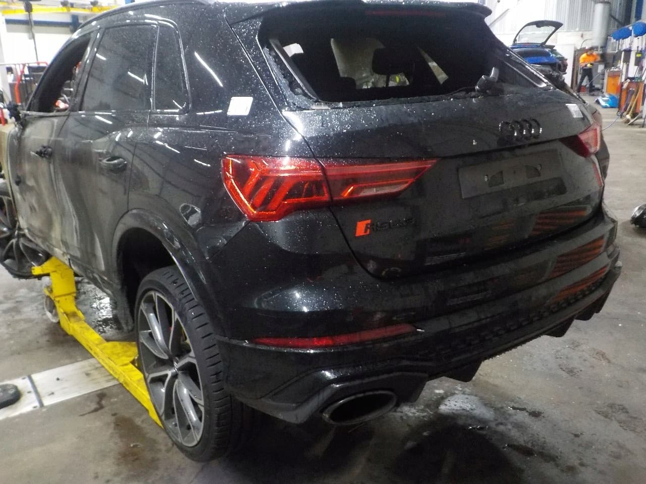 Audi RS Q3 F3B 2019 - presente Escape 8V0253611D Dnwa usado 11