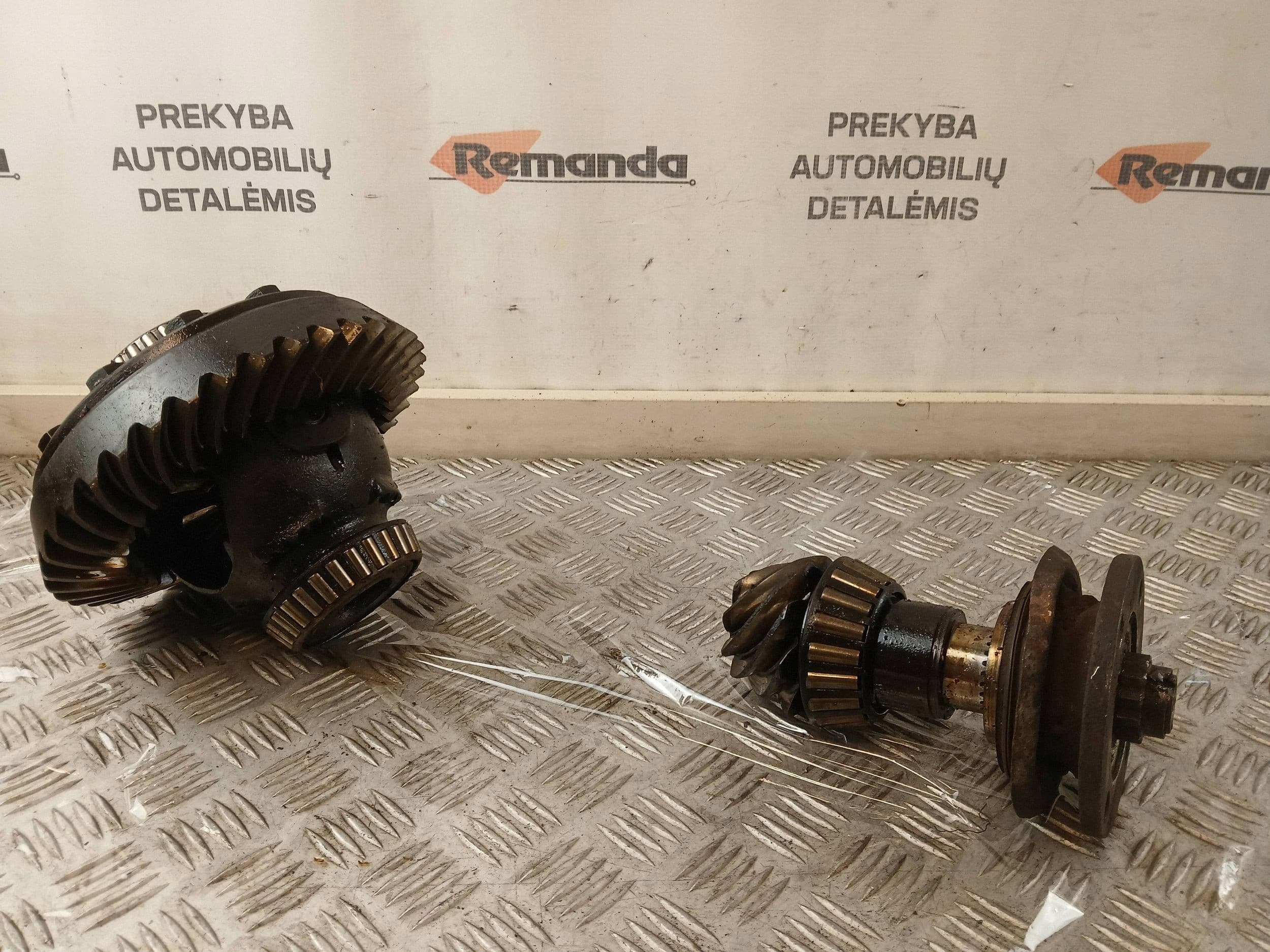 Diferencial trasero Iveco Daily 35.8 - 9 2009 usado 2