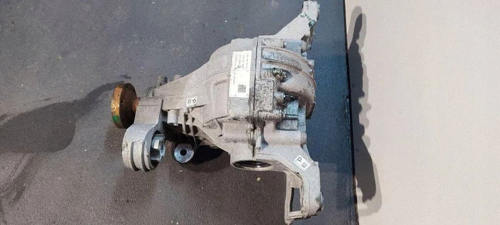 Reductor trasero Bentley Bentayga 2990UT00699 2022 usado