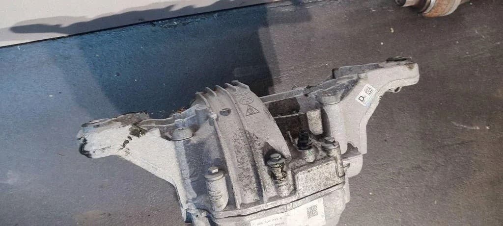Reductor trasero Bentley Bentayga 2990UT00699 2022 usado 4