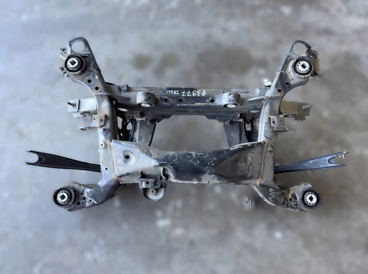 Viga de eje trasero 31681543 para Volvo XC90 II (2014-) usado 2