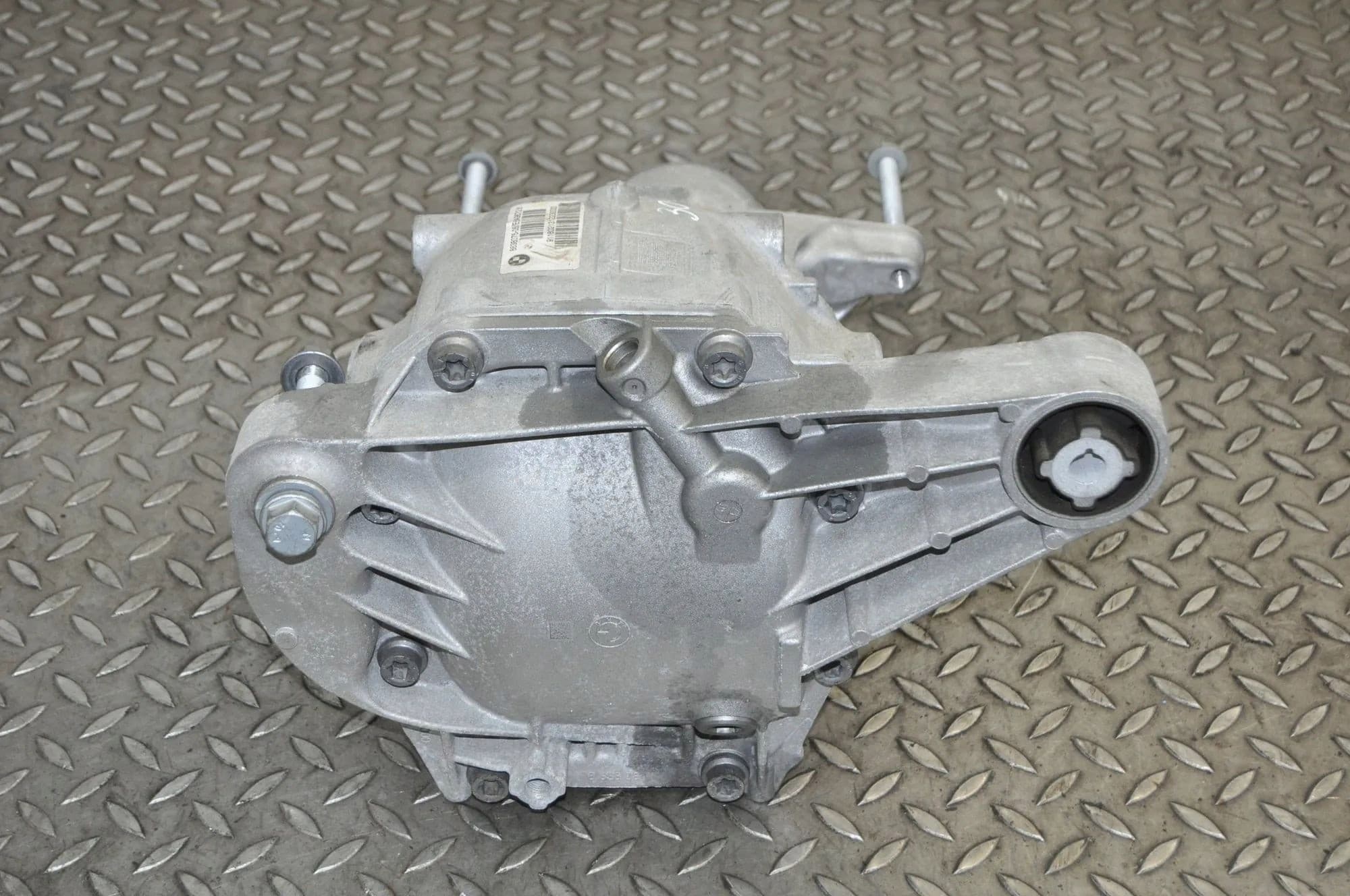 Diferencial trasero - BMW Serie 7 (G11, G12) (2015-2022) - 8638075 usado 3