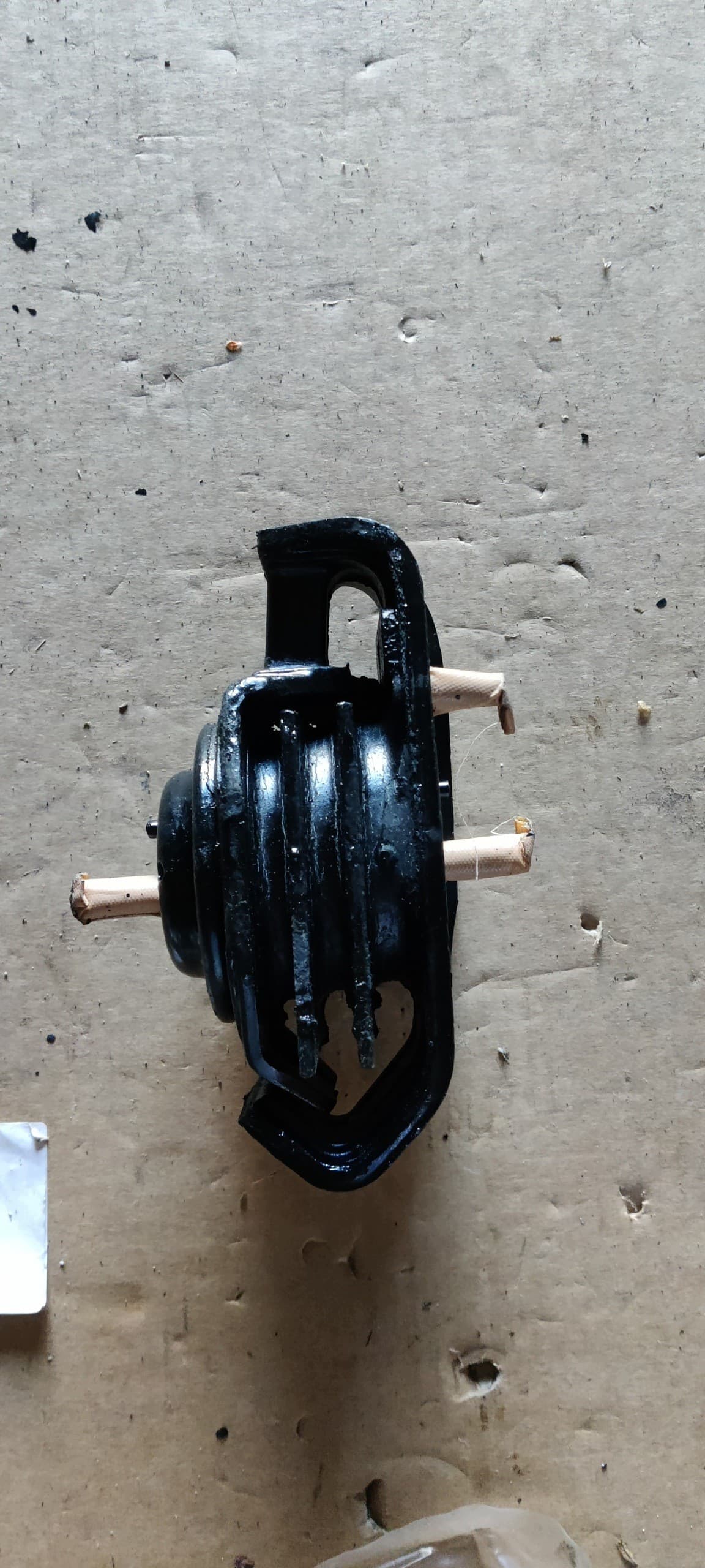 Soporte delantero del motor Nissan 11220-85F00 nuevo