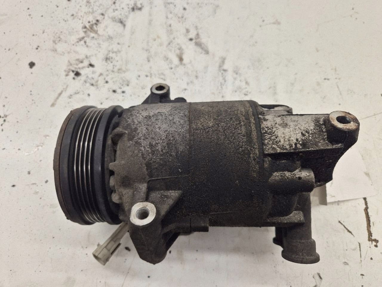 Compresor de Aire Acondicionado Opel Astra H 2010 93168627 usado 2