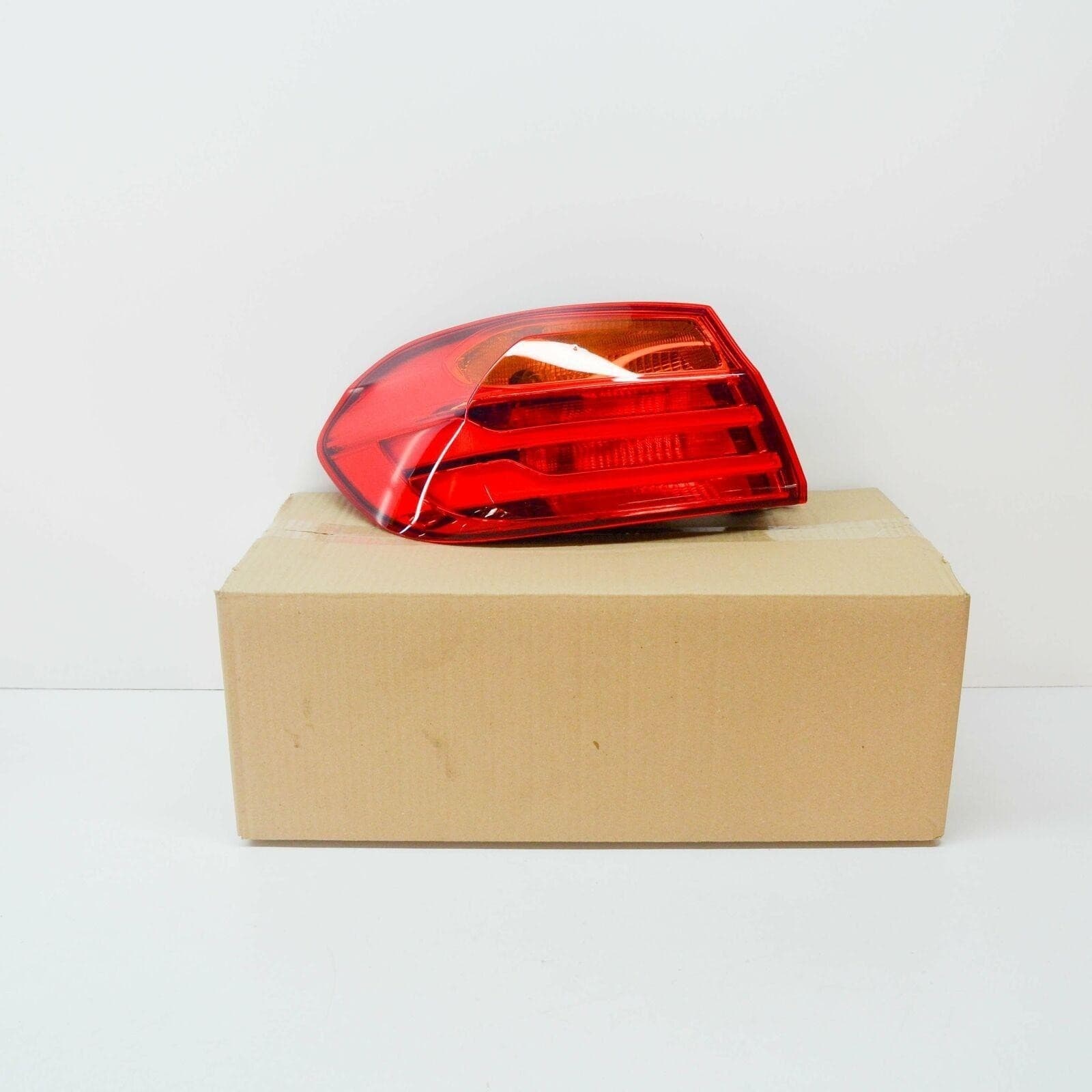 Piloto trasero BMW F32 F33 F36 F82 OEM 63217296097 nuevo