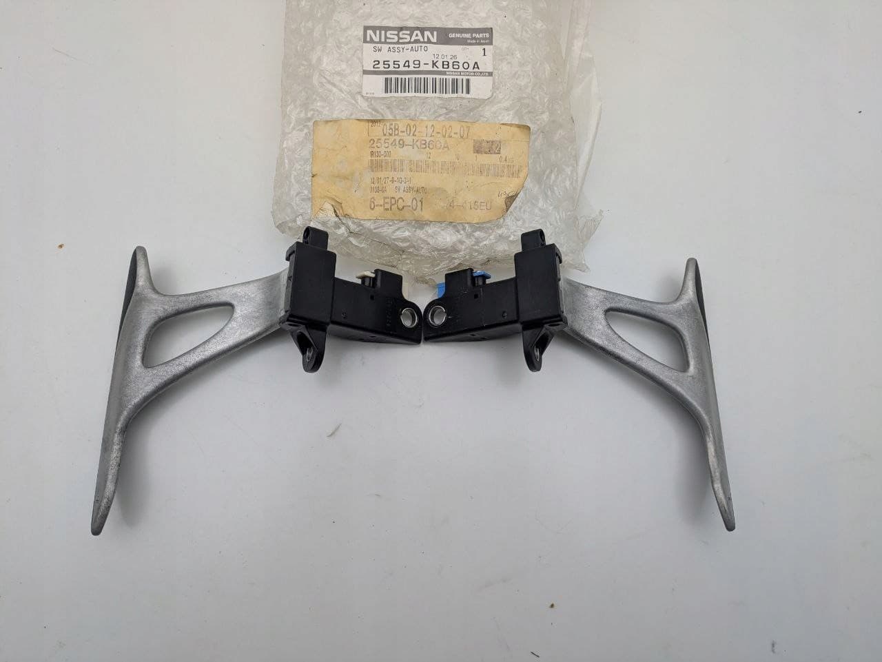 Palancas de cambio 25549-KB60A para Nissan Gt-R R35 nuevo