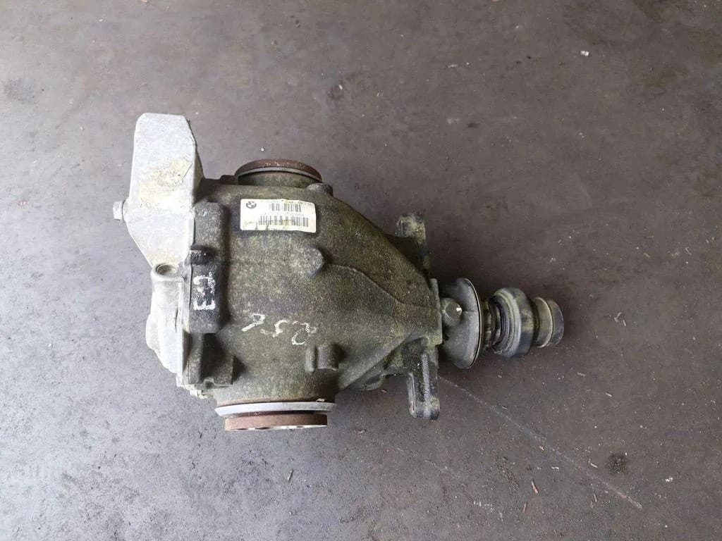 Reductor trasero BMW Serie 3 (E90) 7570280 3.5L 2011 usado