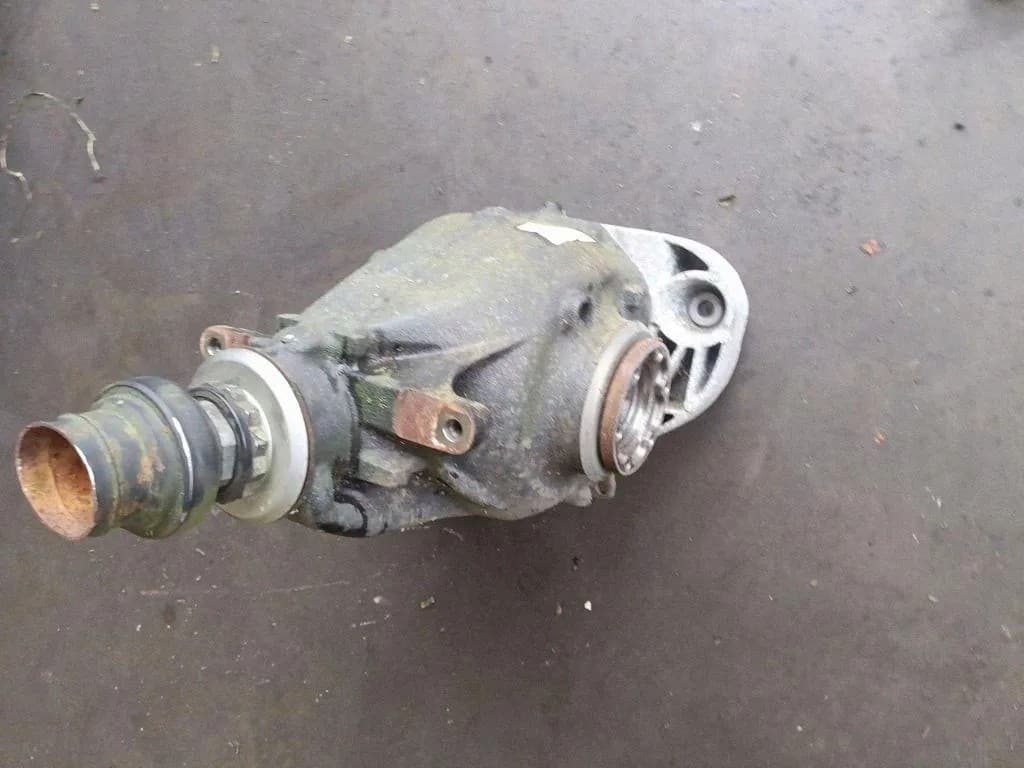 Reductor trasero BMW Serie 3 (E90) 7570280 3.5L 2011 usado 4
