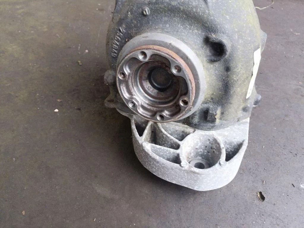 Reductor trasero BMW Serie 3 (E90) 7570280 3.5L 2011 usado 5