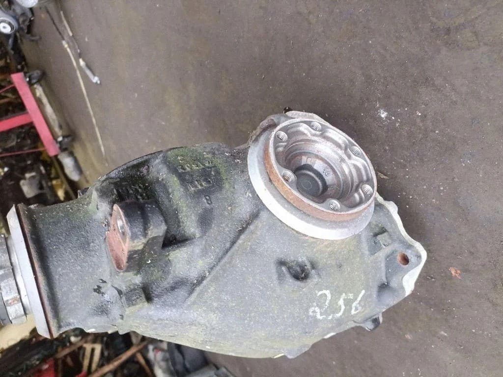Reductor trasero BMW Serie 3 (E90) 7570280 3.5L 2011 usado 6