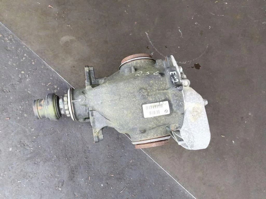 Reductor trasero BMW Serie 3 (E90) 7570280 3.5L 2011 usado 7