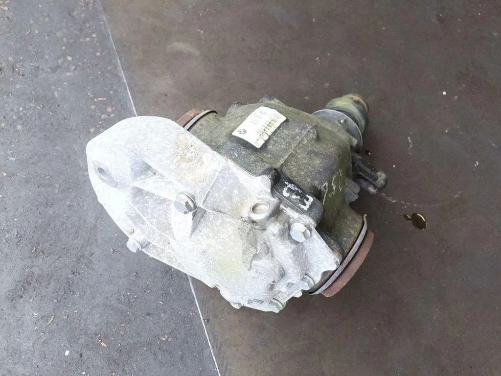 Reductor trasero BMW Serie 3 (E90) 7570280 3.5L 2011 usado 8