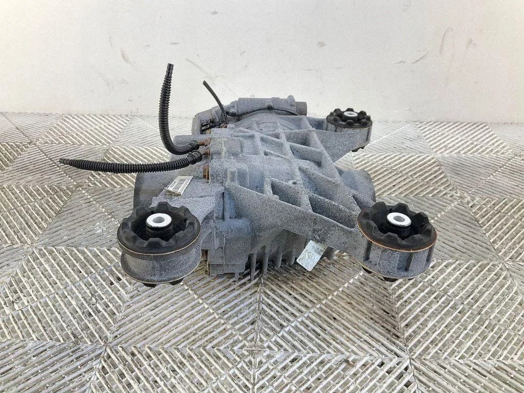 Reductor trasero Audi Q3 (8U) 0BS907554D 2.0L diésel 2010 usado 3