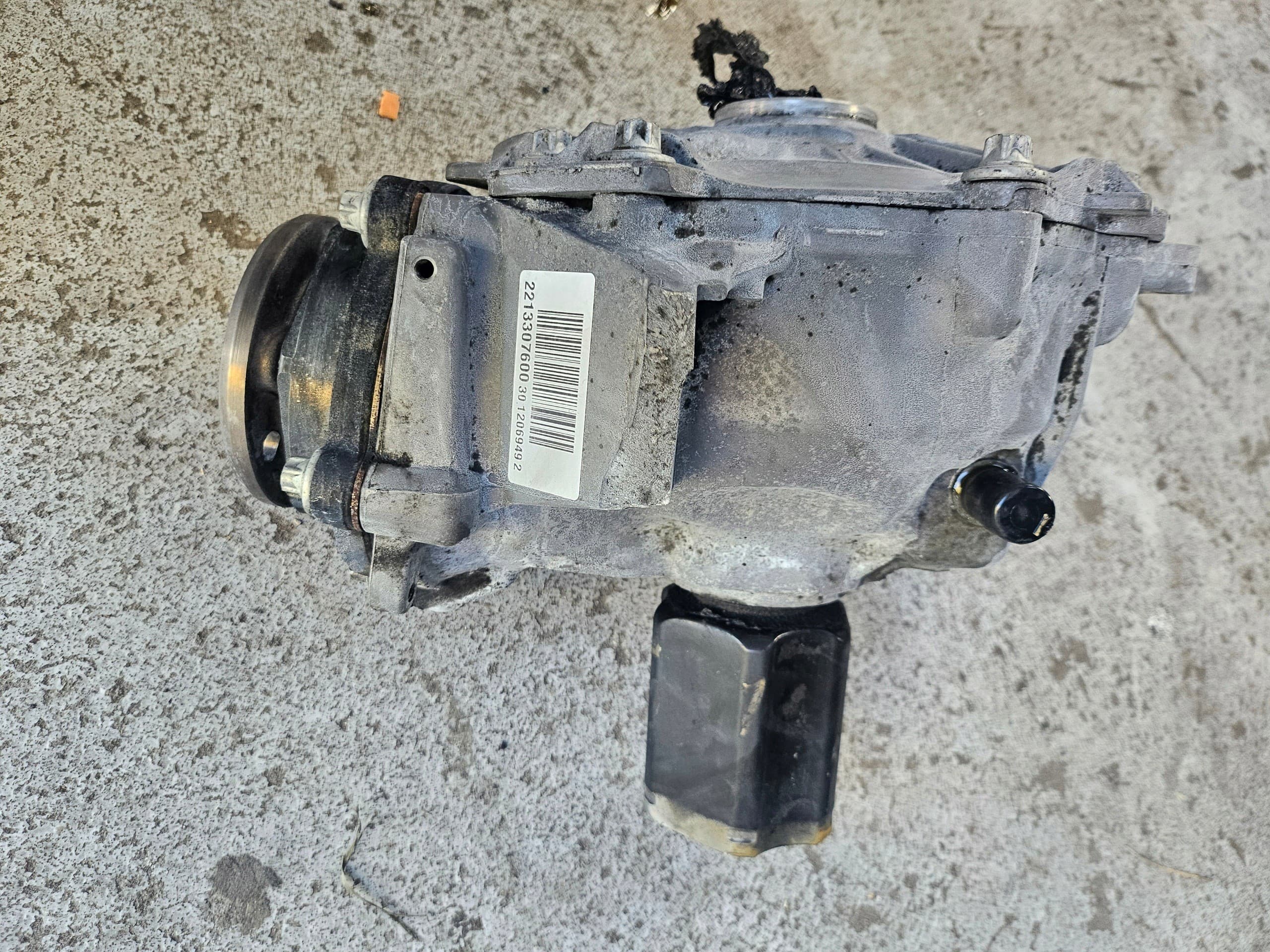 Reductor delantero Mercedes Clase C W205 A2213310000 4MATIC usado 8
