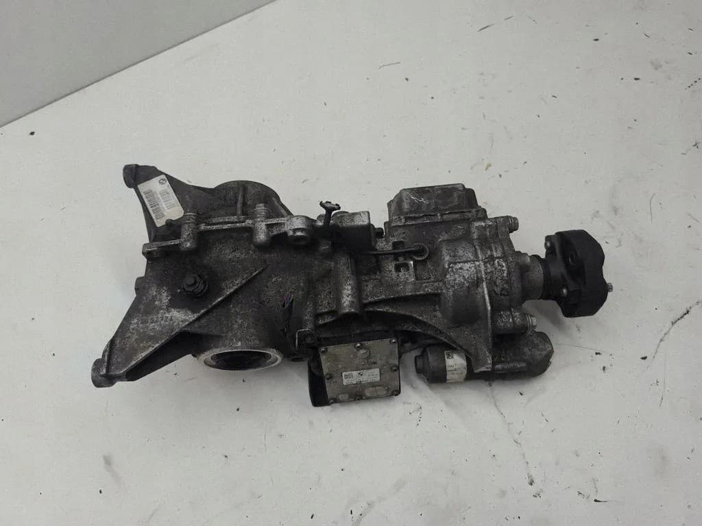 Reductor trasero BMW X1 (F48) 8600482 2.0L gasolina 141kW 2019 usado