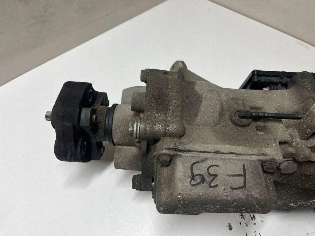 Reductor trasero BMW 8600941 2.0L gasolina 141kW 2021 usado 2