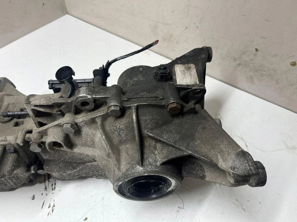 Reductor trasero BMW 8600941 2.0L gasolina 141kW 2021 usado 3