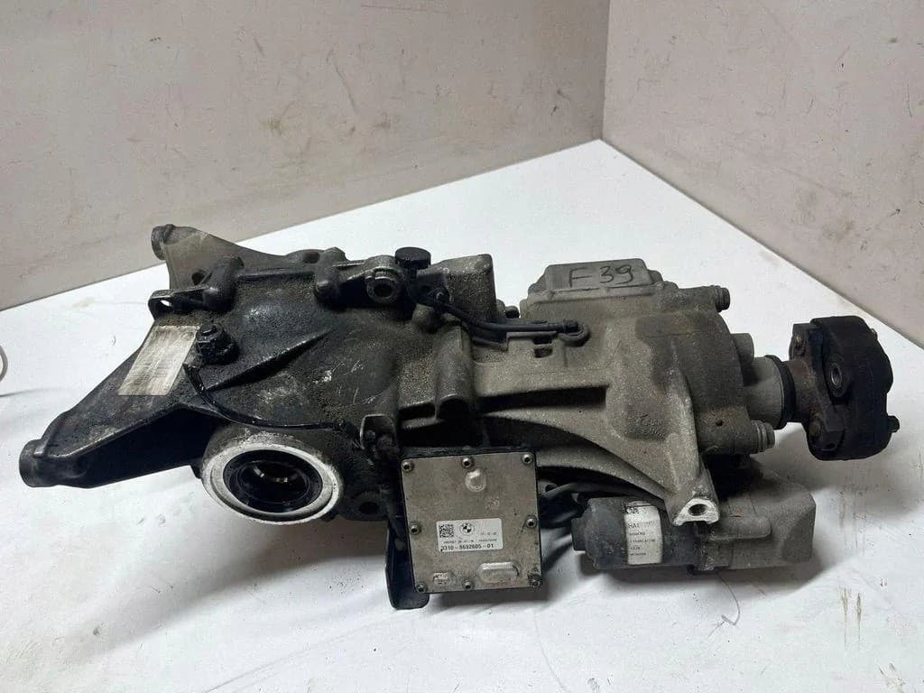 Reductor trasero BMW 8600941 2.0L gasolina 141kW 2021 usado 6