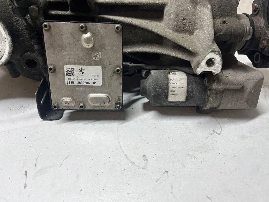 Reductor trasero BMW 8600941 2.0L gasolina 141kW 2021 usado 7