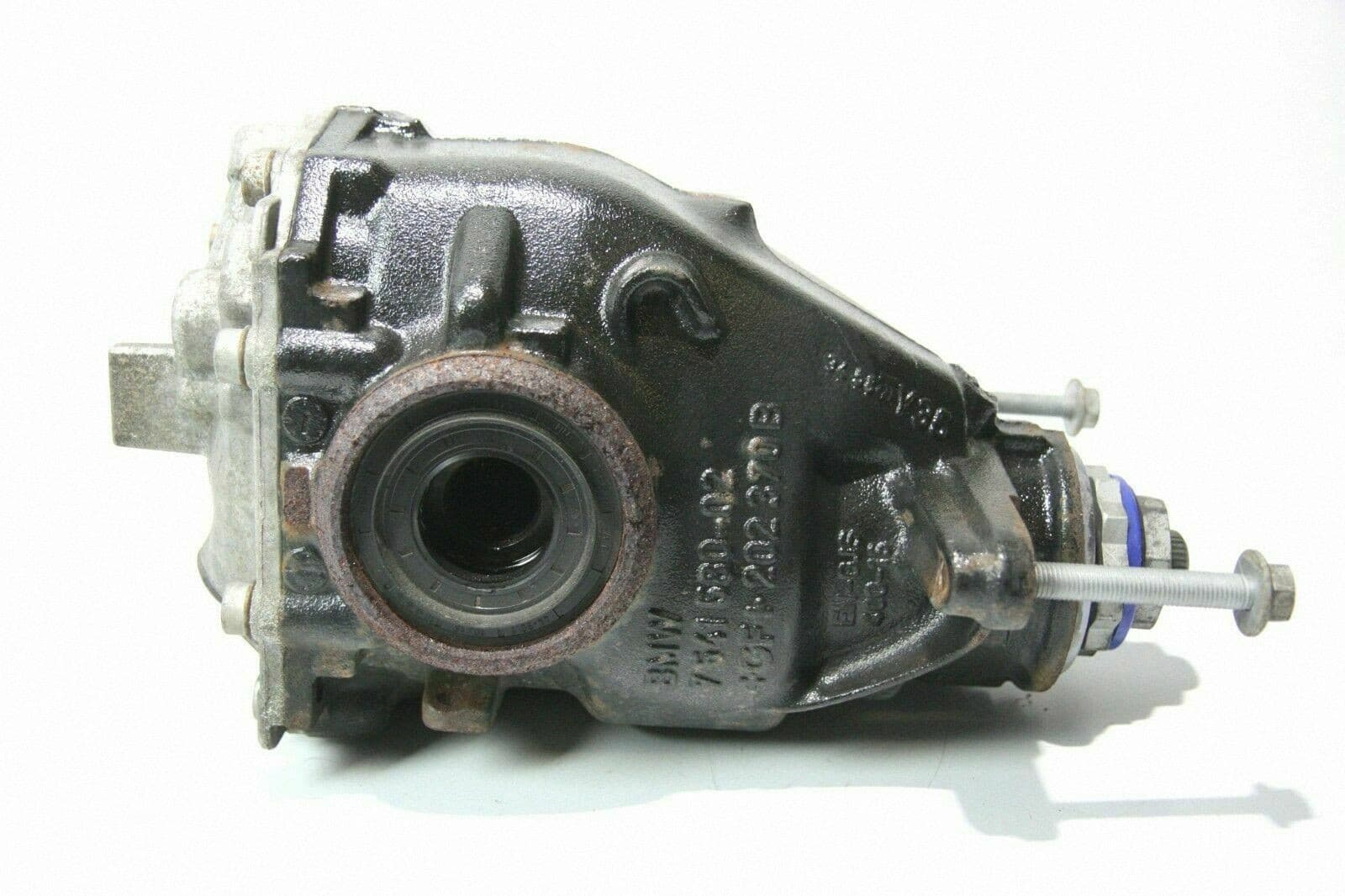 Diferencial trasero BMW Serie 3 F30 F35 F31 33107605591 usado 2