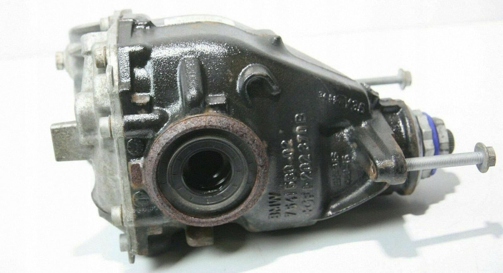 Diferencial trasero BMW Serie 3 F30 F35 F31 33107605591 usado 9