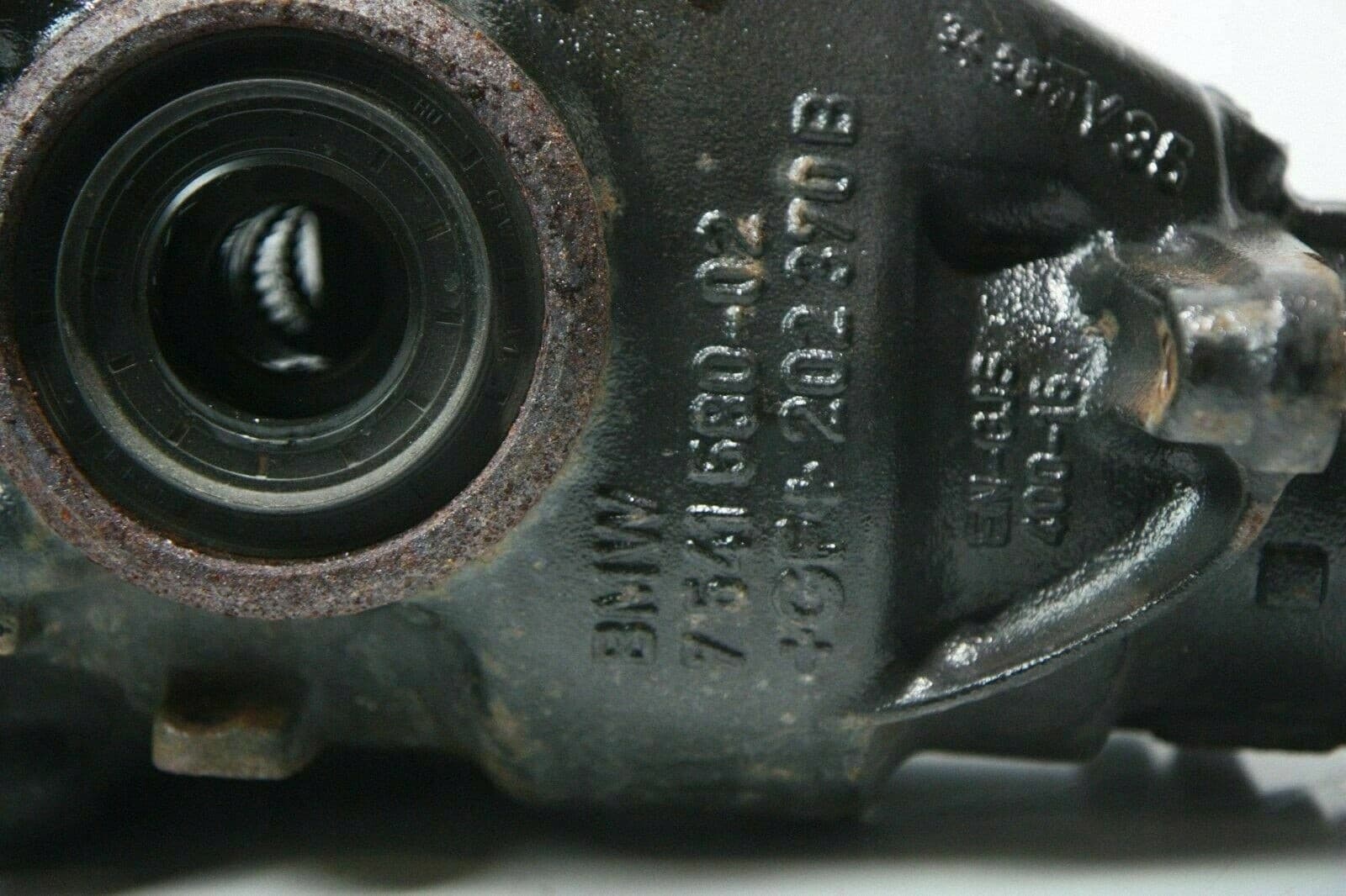 Diferencial trasero BMW Serie 3 F30 F35 F31 33107605591 usado 10