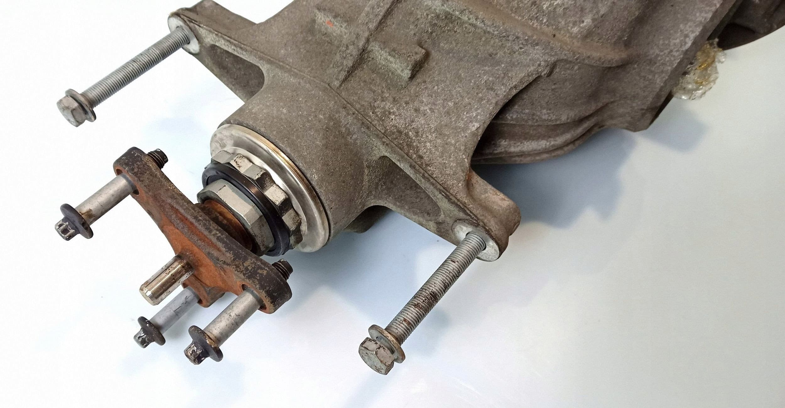 Diferencial trasero BMW Serie 7 F01 F02 F03 F04 33107577097 usado 4