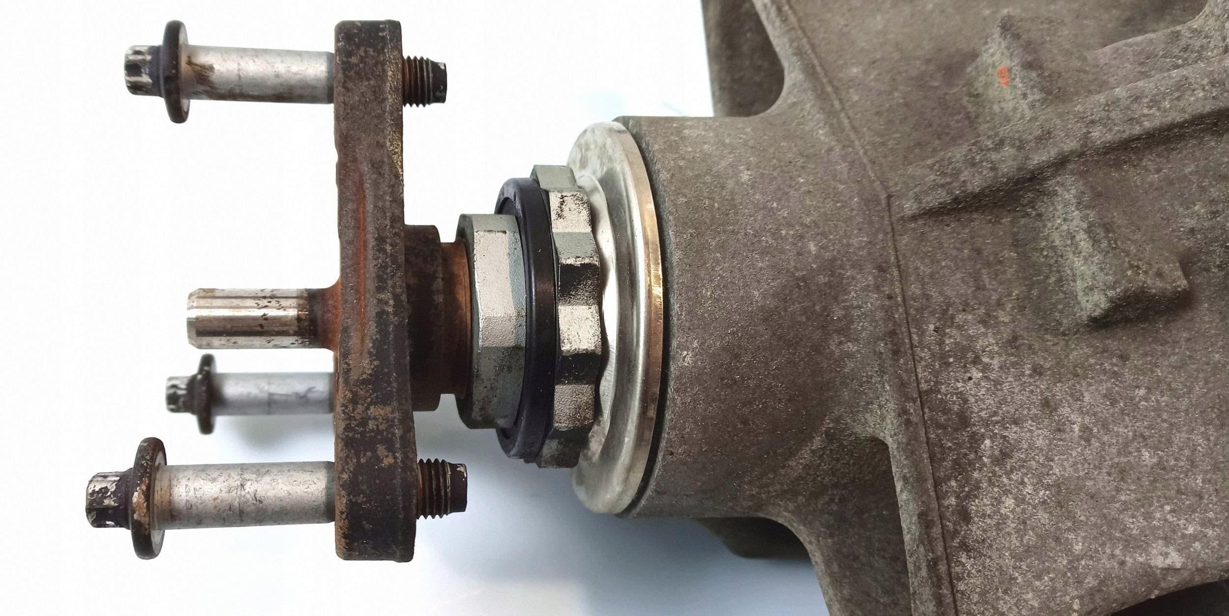 Diferencial trasero BMW Serie 7 F01 F02 F03 F04 33107577097 usado 5