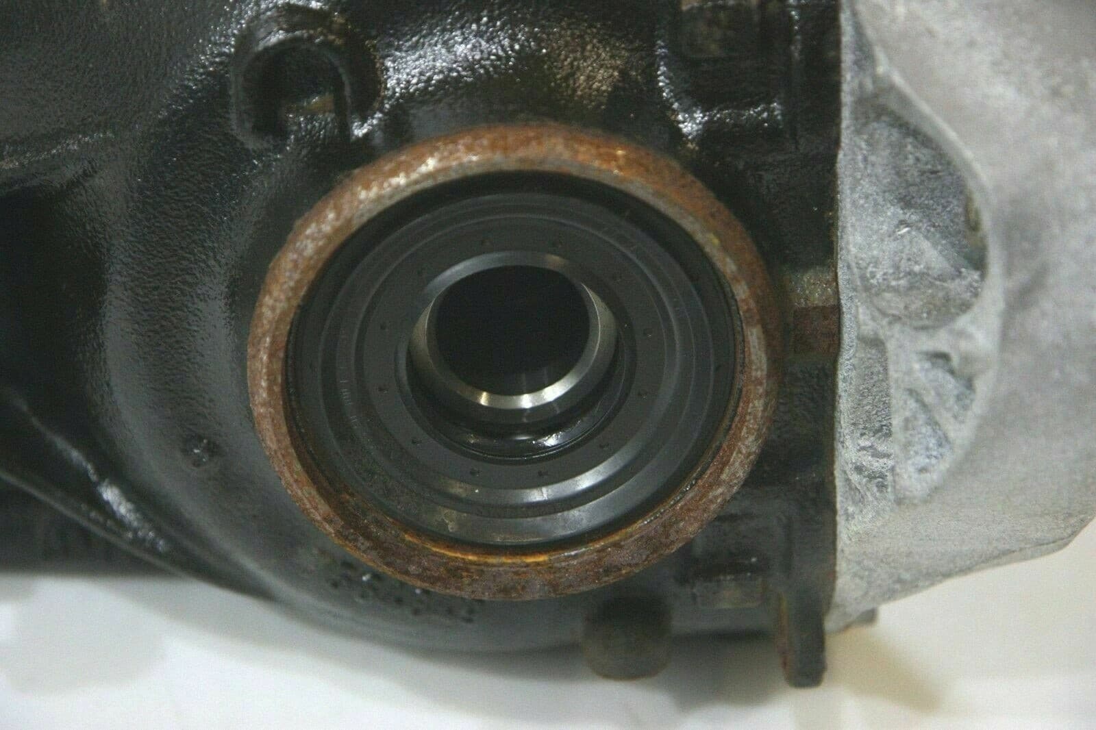 Diferencial trasero BMW 2 F22 F23 33107599411 usado 5