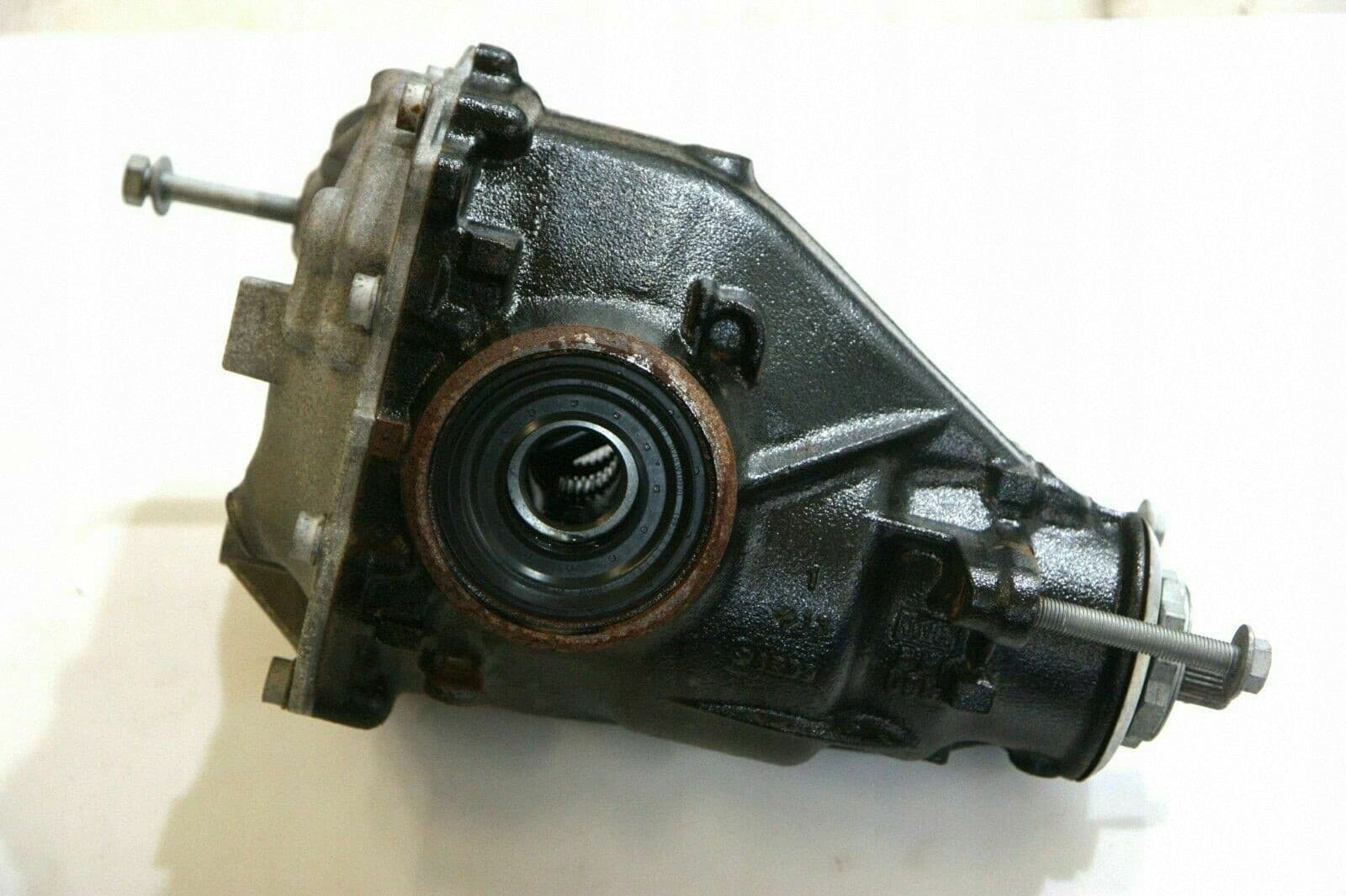 Diferencial trasero BMW 2 F22 F23 33107599411 usado 9