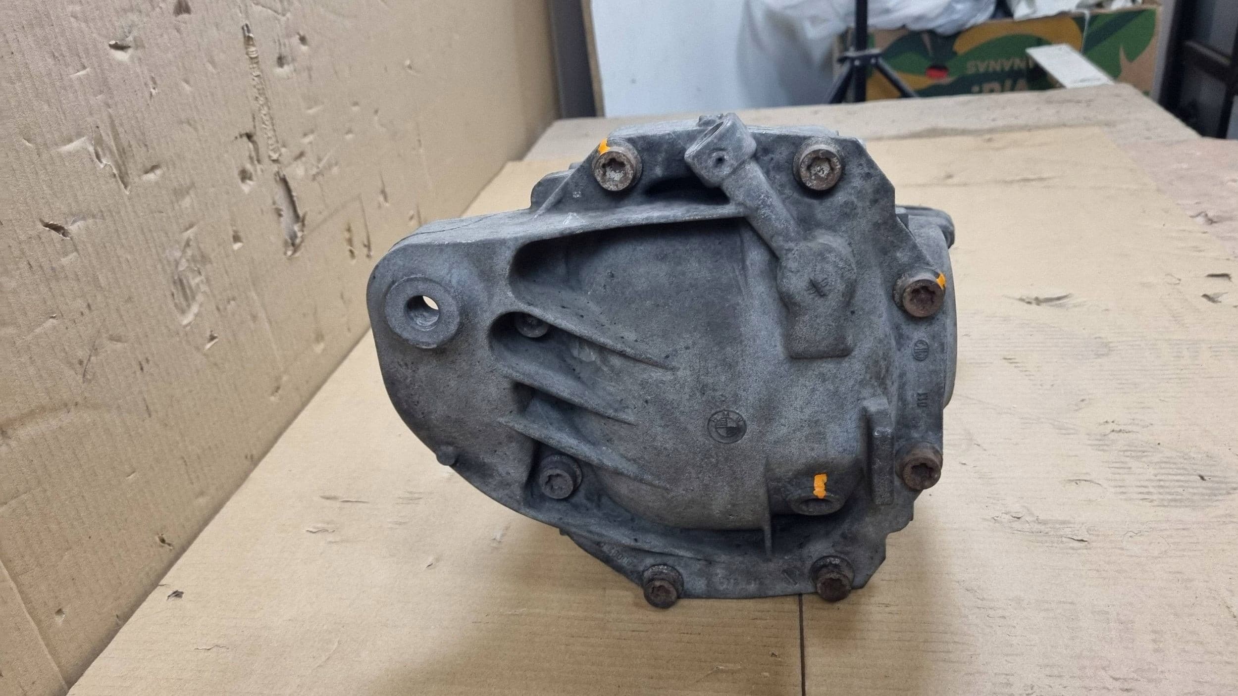 Diferencial trasero BMW Serie 7 F01 F02 F03 F04 2009 7576977 usado 4