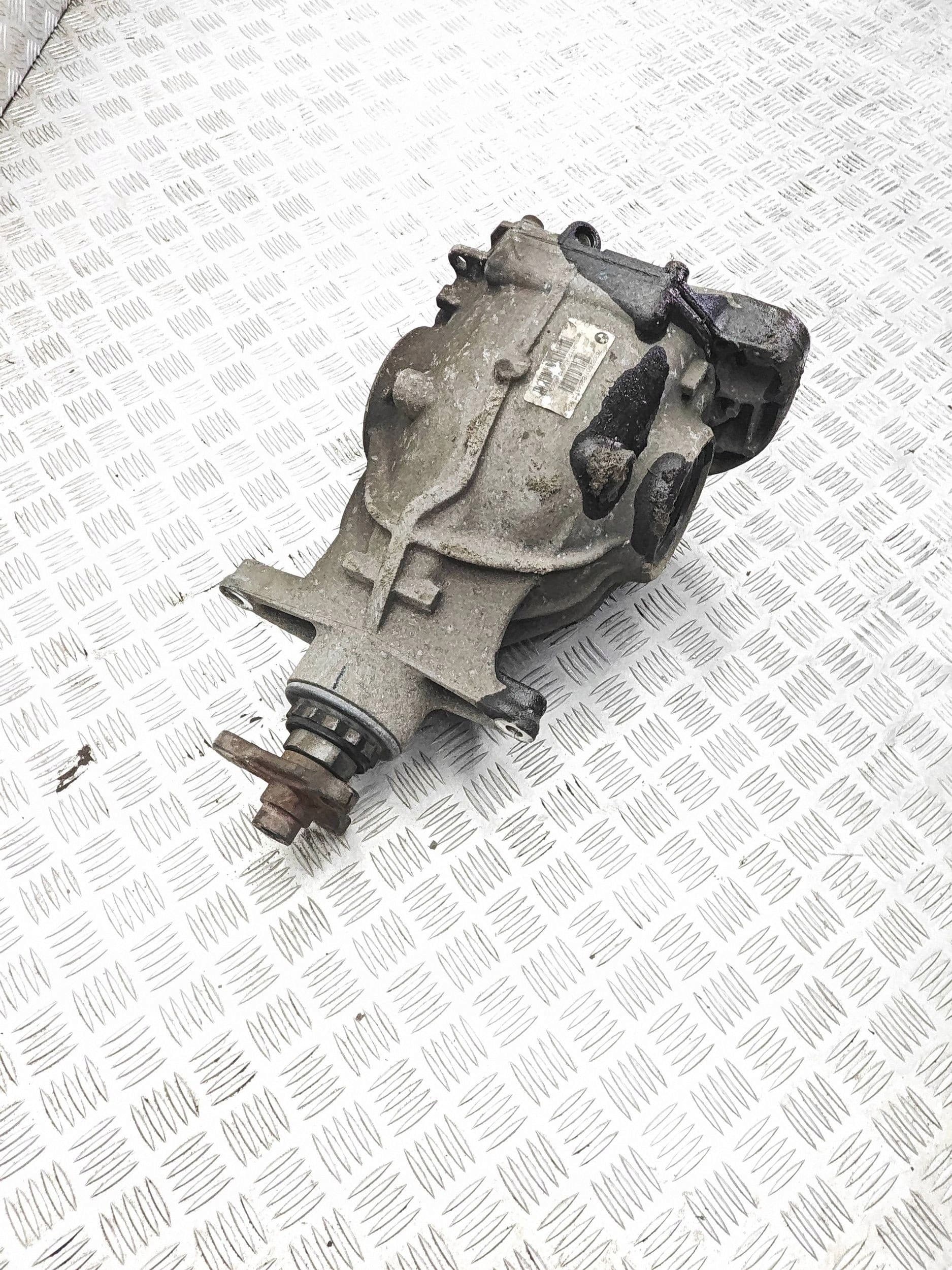 Diferencial trasero BMW Serie 6 F12 F13 2,81 7630828 usado 2