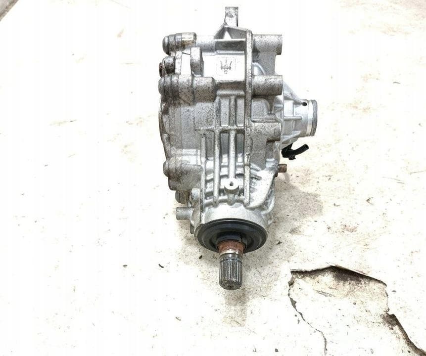 Diferencial delantero 670032183 Maserati Levante 2017 usado 3
